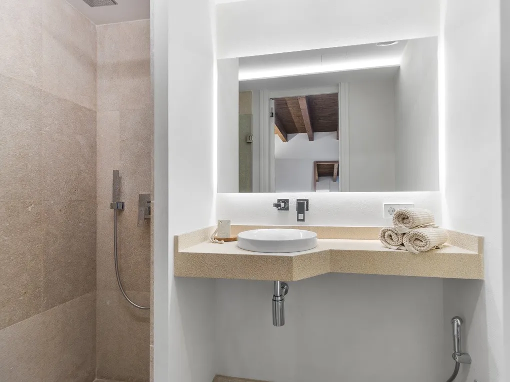 Elegant penthouse met dakterras en garage op een toplocatie in de oude stad-9