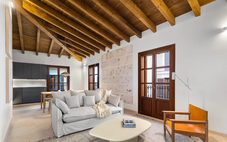 Elegante ático con terraza y garaje en el casco antiguo