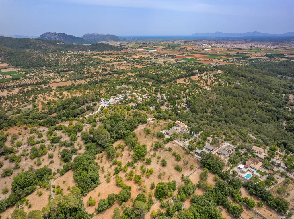 Excellent plot of rustic land with building licence-1