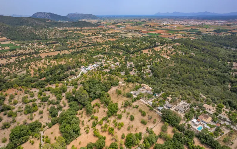 Magnífica parcela con licencia de obras y bellas vistas al pueblo de Campanet