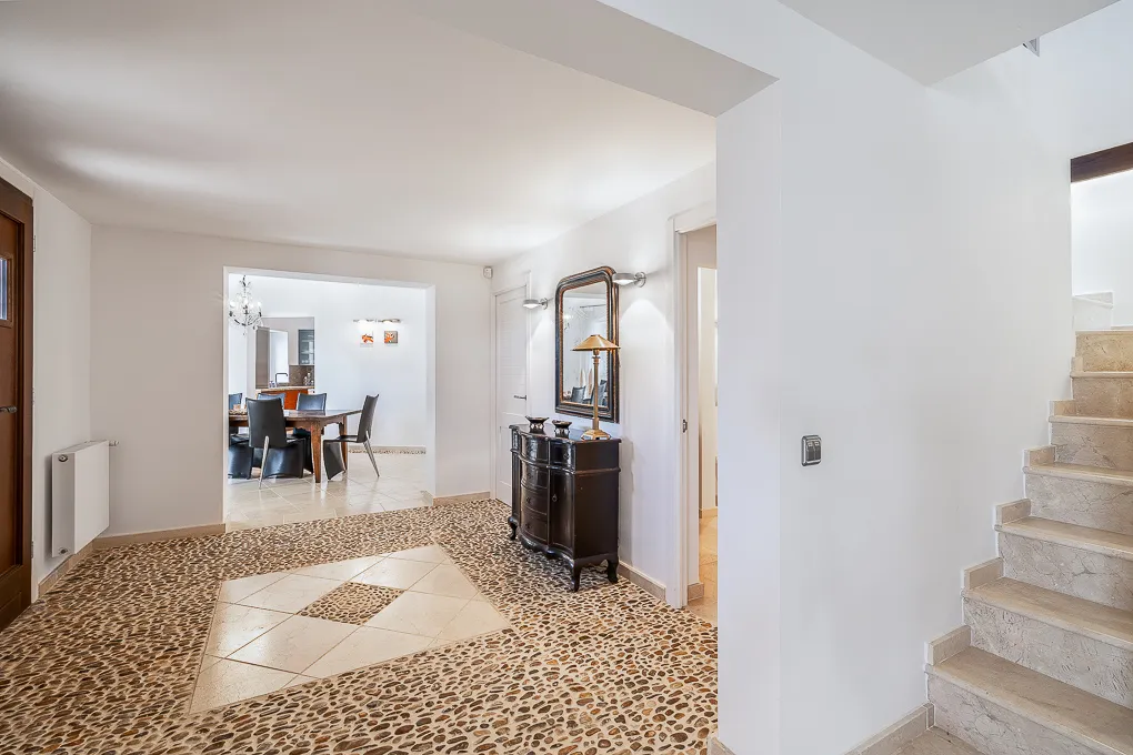 Maison de campagne de luxe avec une vue impressionnante-9