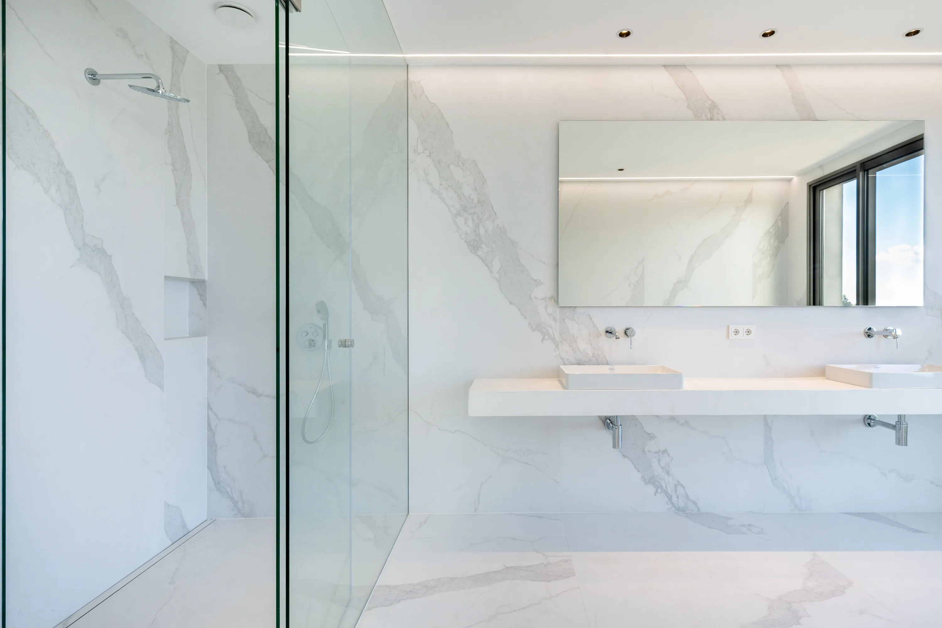 Exclusive newly built villa with panoramic views over Palma and the sea-14