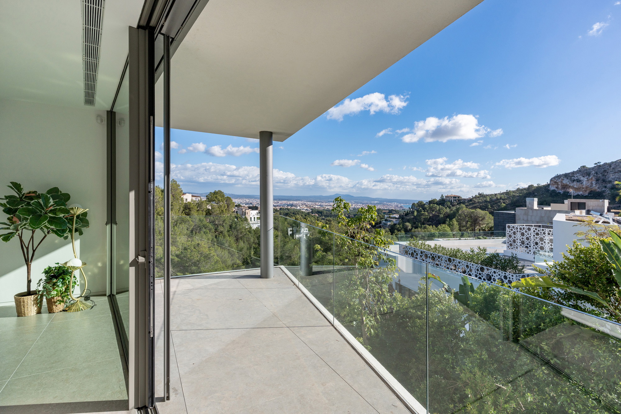Exclusive newly built villa with panoramic views over Palma and the sea-14
