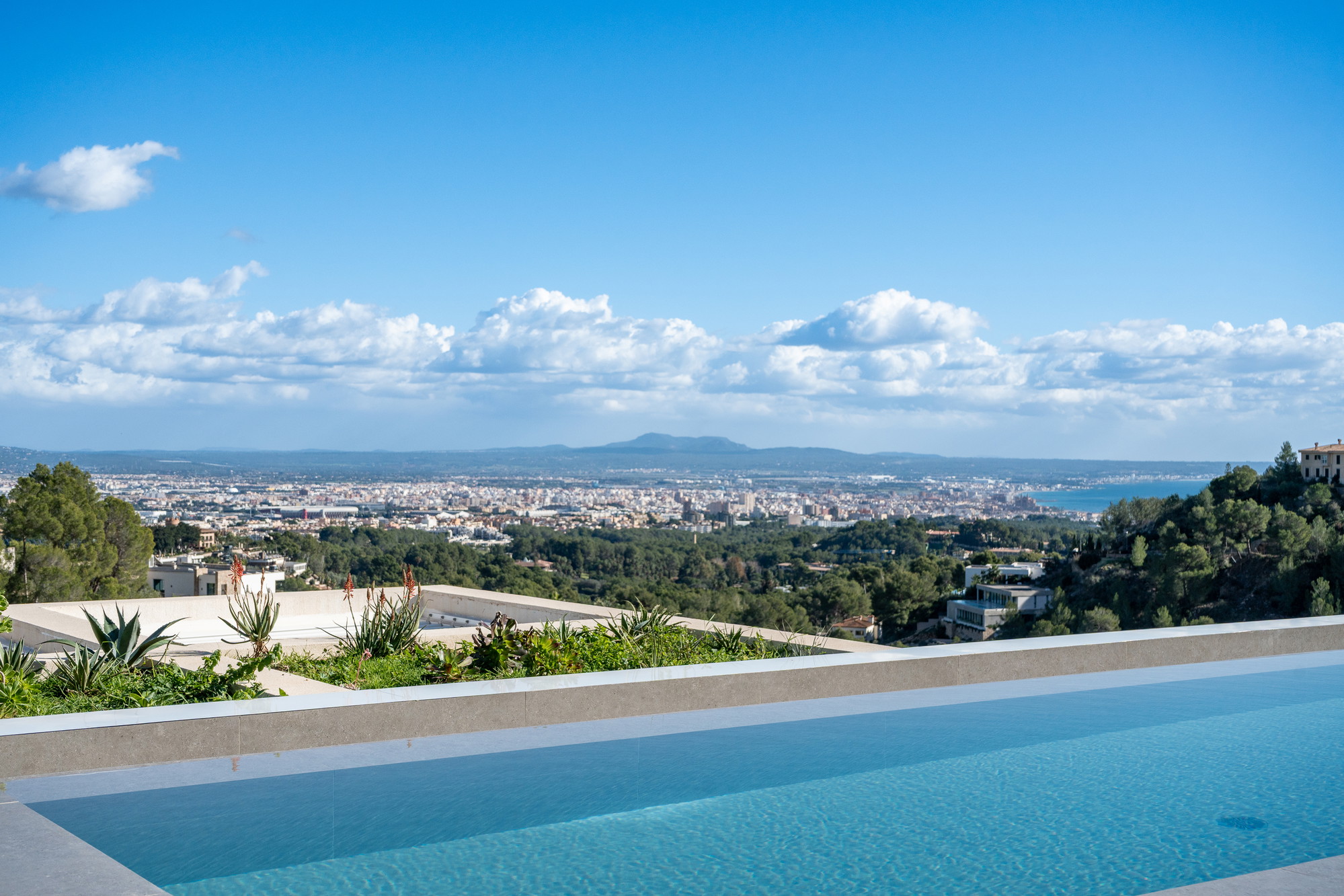 Exclusive newly built villa with panoramic views over Palma and the sea-2