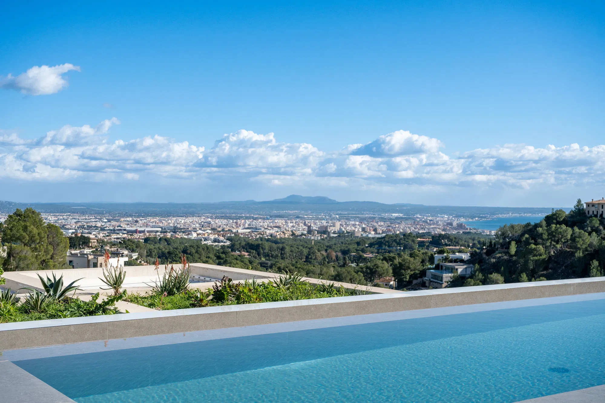 Exclusive newly built villa with panoramic views over Palma and the sea-2
