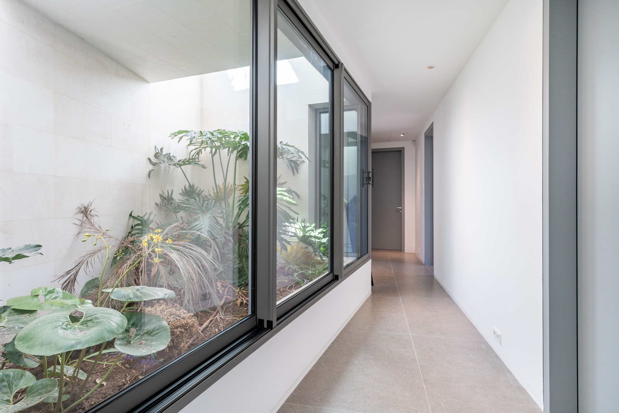 Exclusive newly built villa with panoramic views over Palma and the sea-10