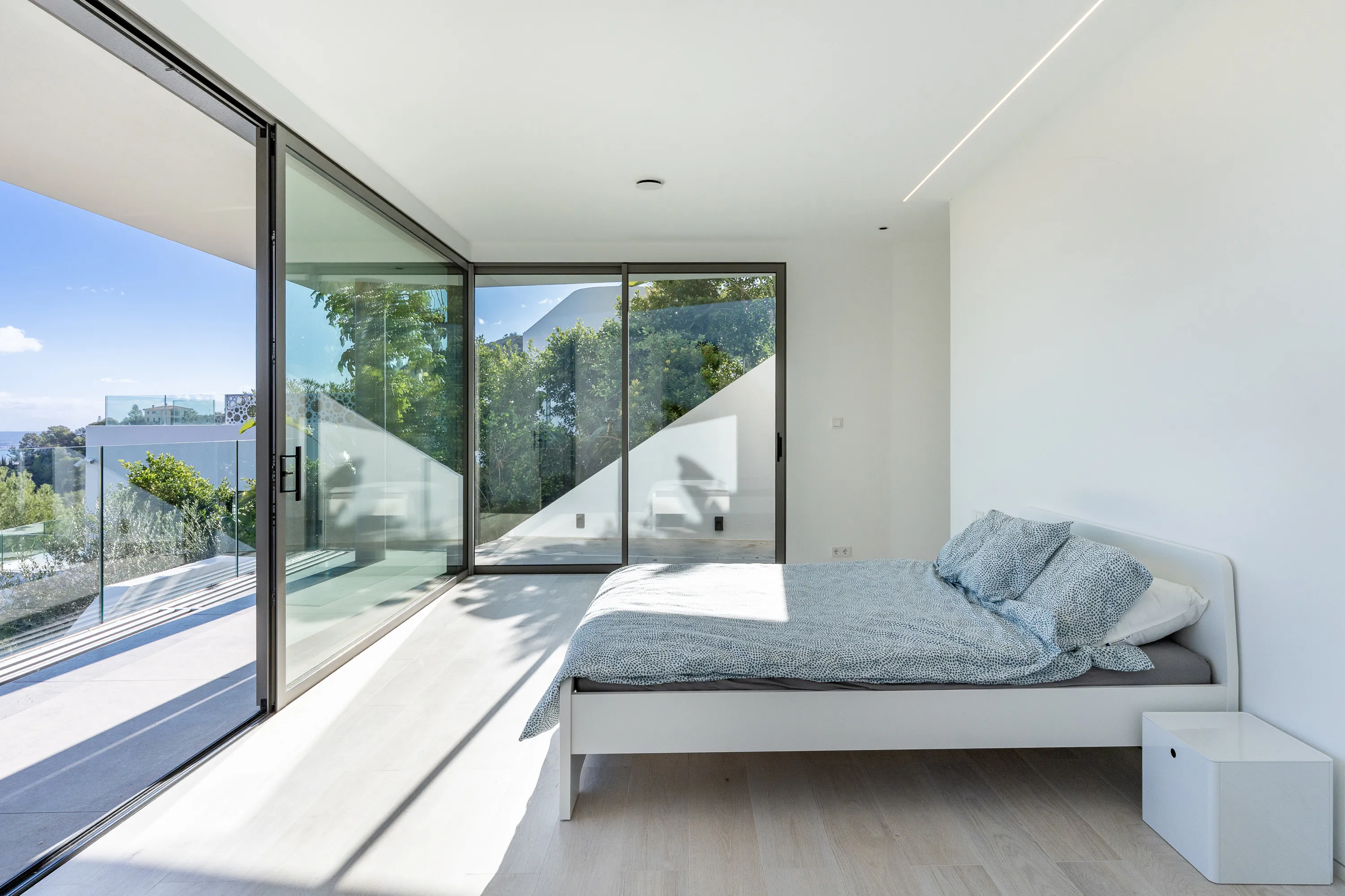 Exclusive newly built villa with panoramic views over Palma and the sea-11