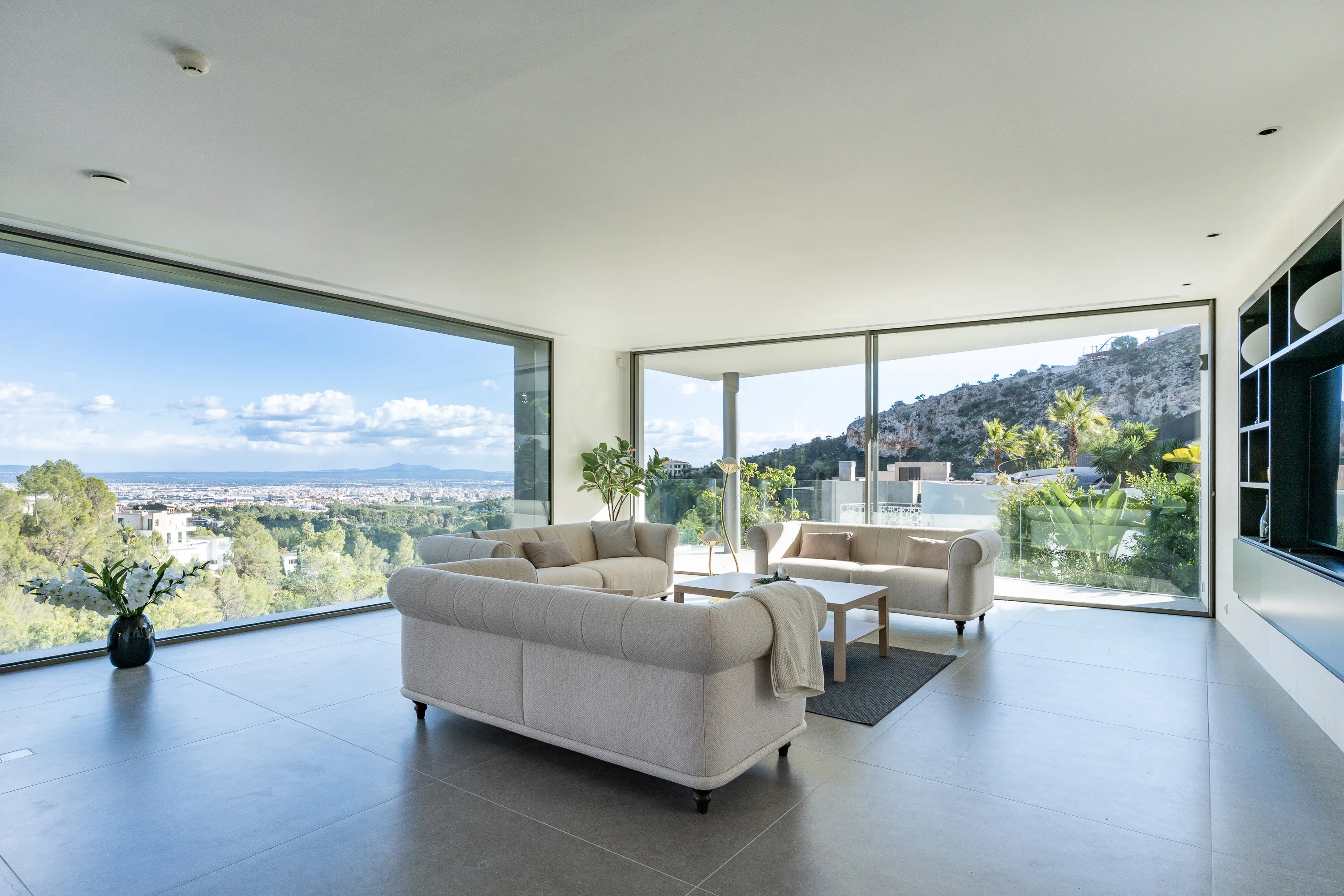 Exclusive newly built villa with panoramic views over Palma and the sea-3