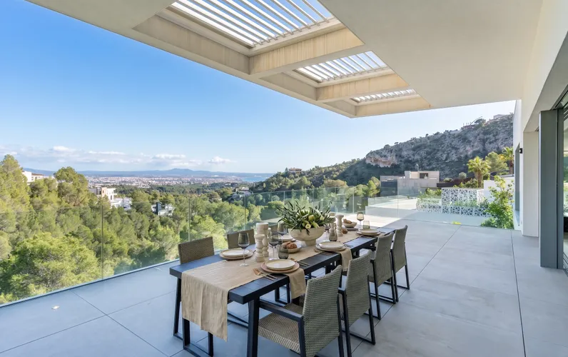 Exclusive newly built villa with panoramic views over Palma and the sea