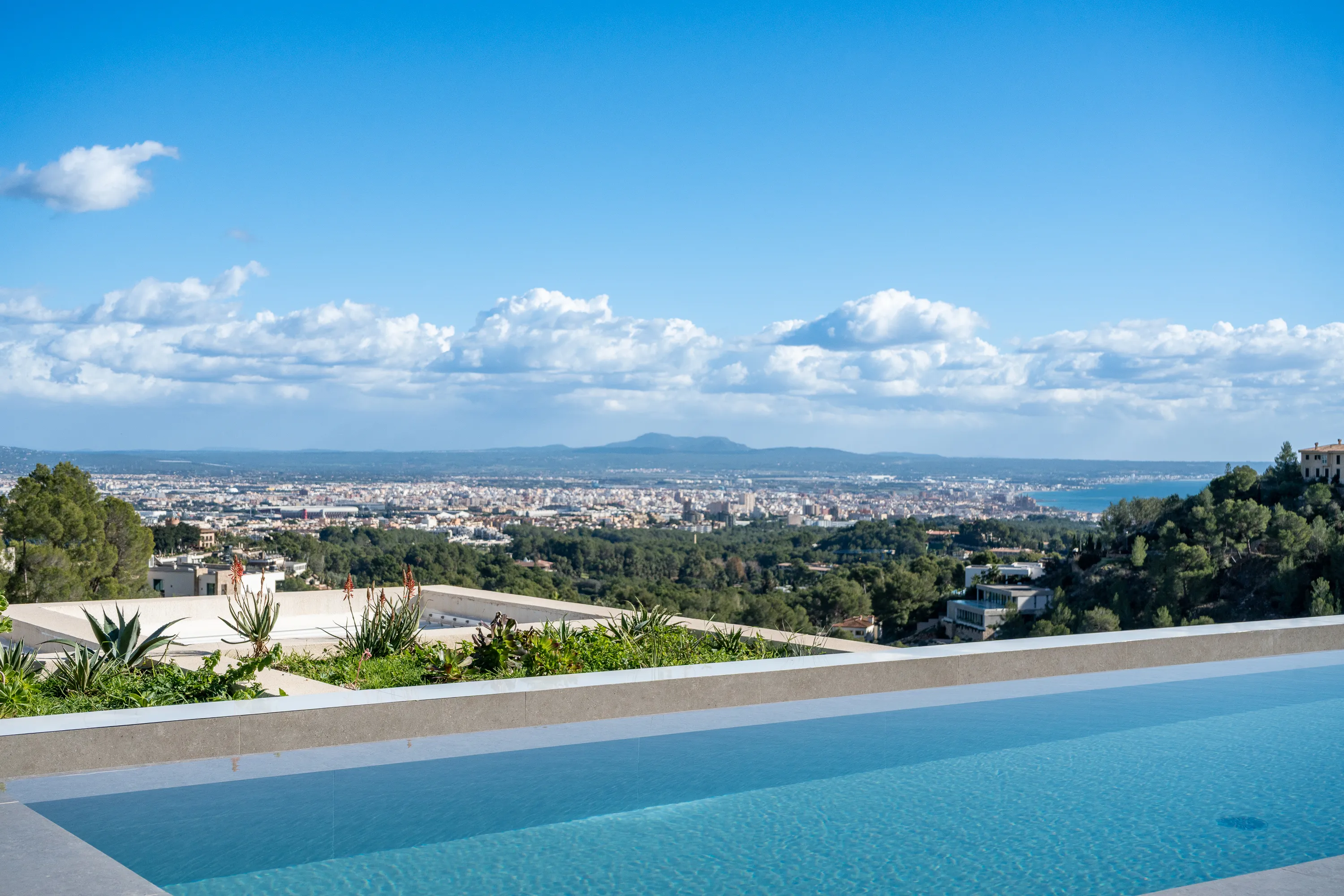 Villa exclusive de nouvelle construction avec vue sur Palma et la mer-2