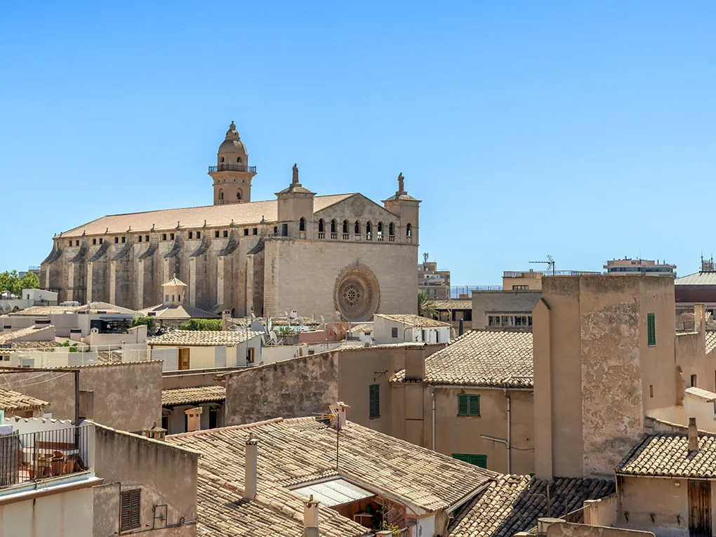 Excellent "turn-key apartment" with fantastic views in a privileged location!-9