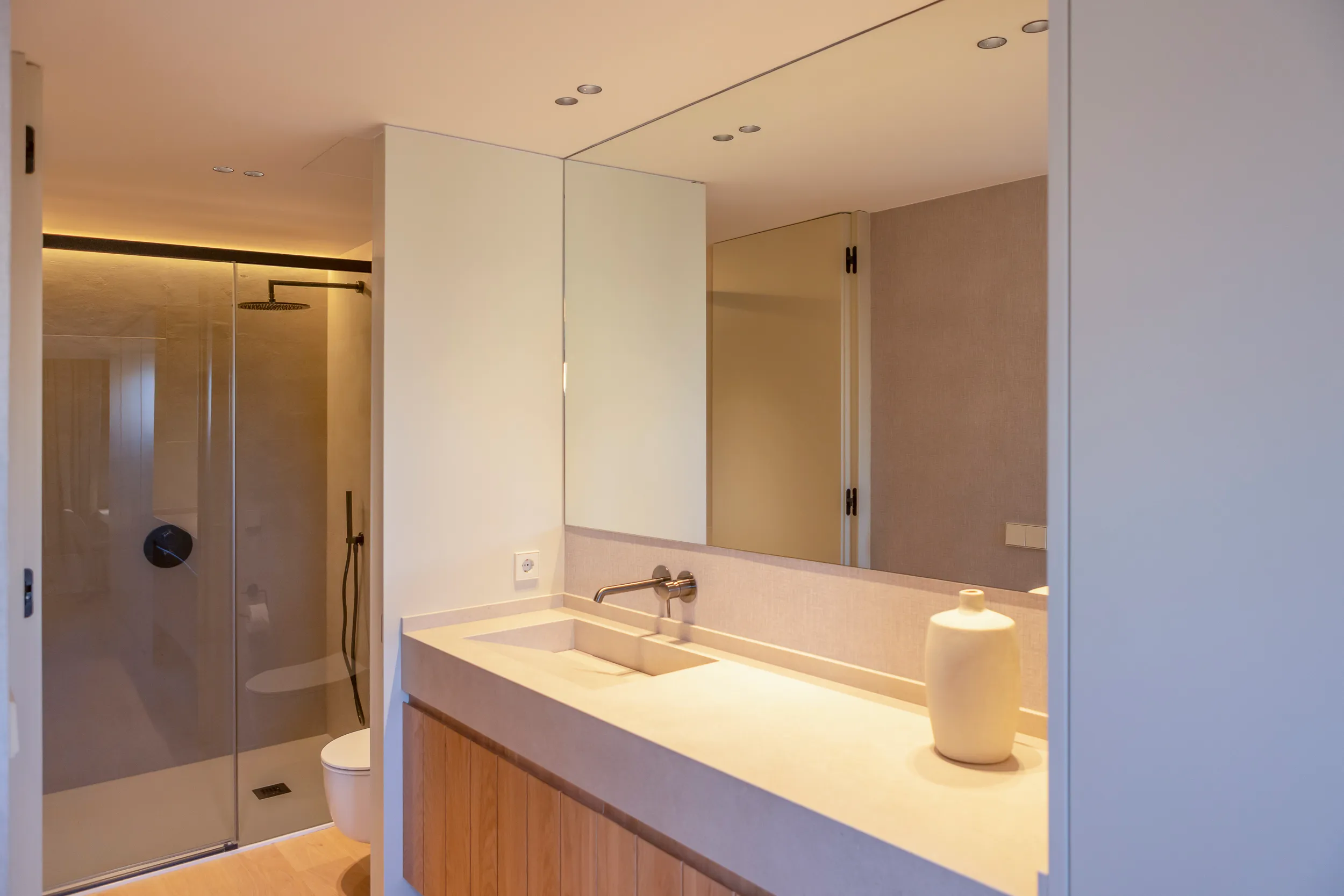 Un appartement élégant avec une vue à couper le souffle et un emplacement de choix !-7