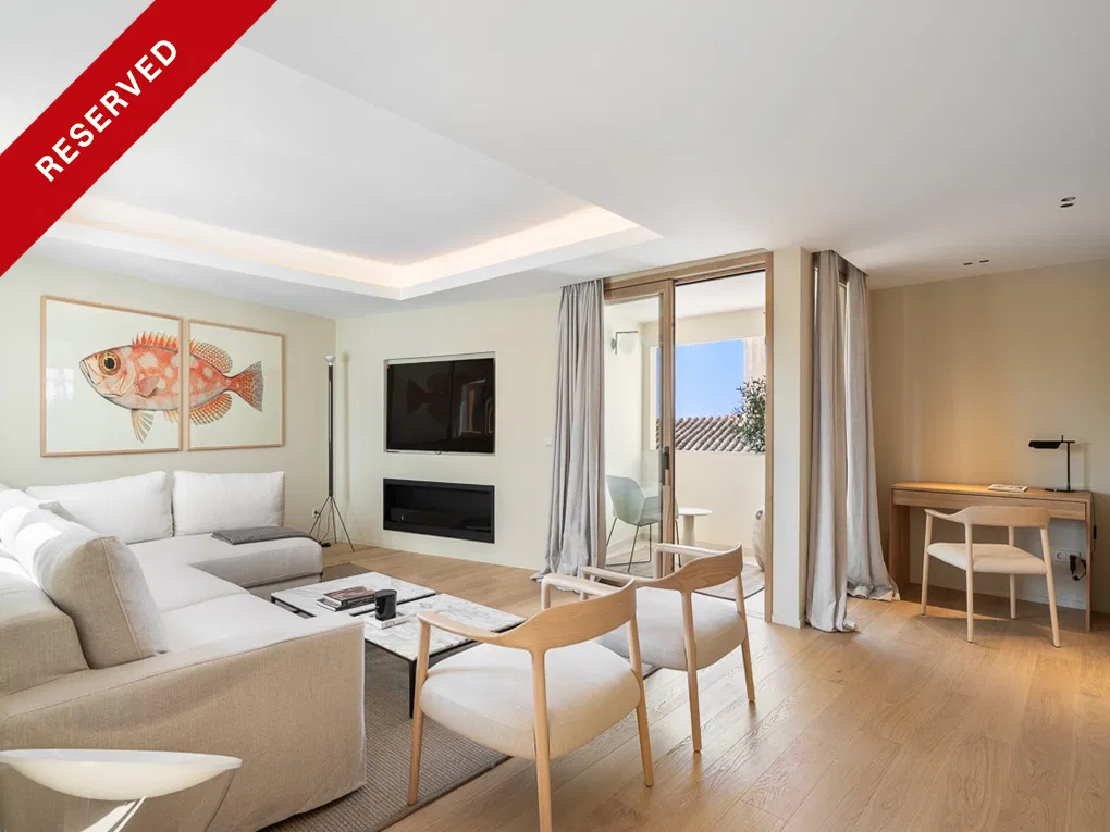 Excellent "turn-key apartment" with fantastic views in a privileged location!-1