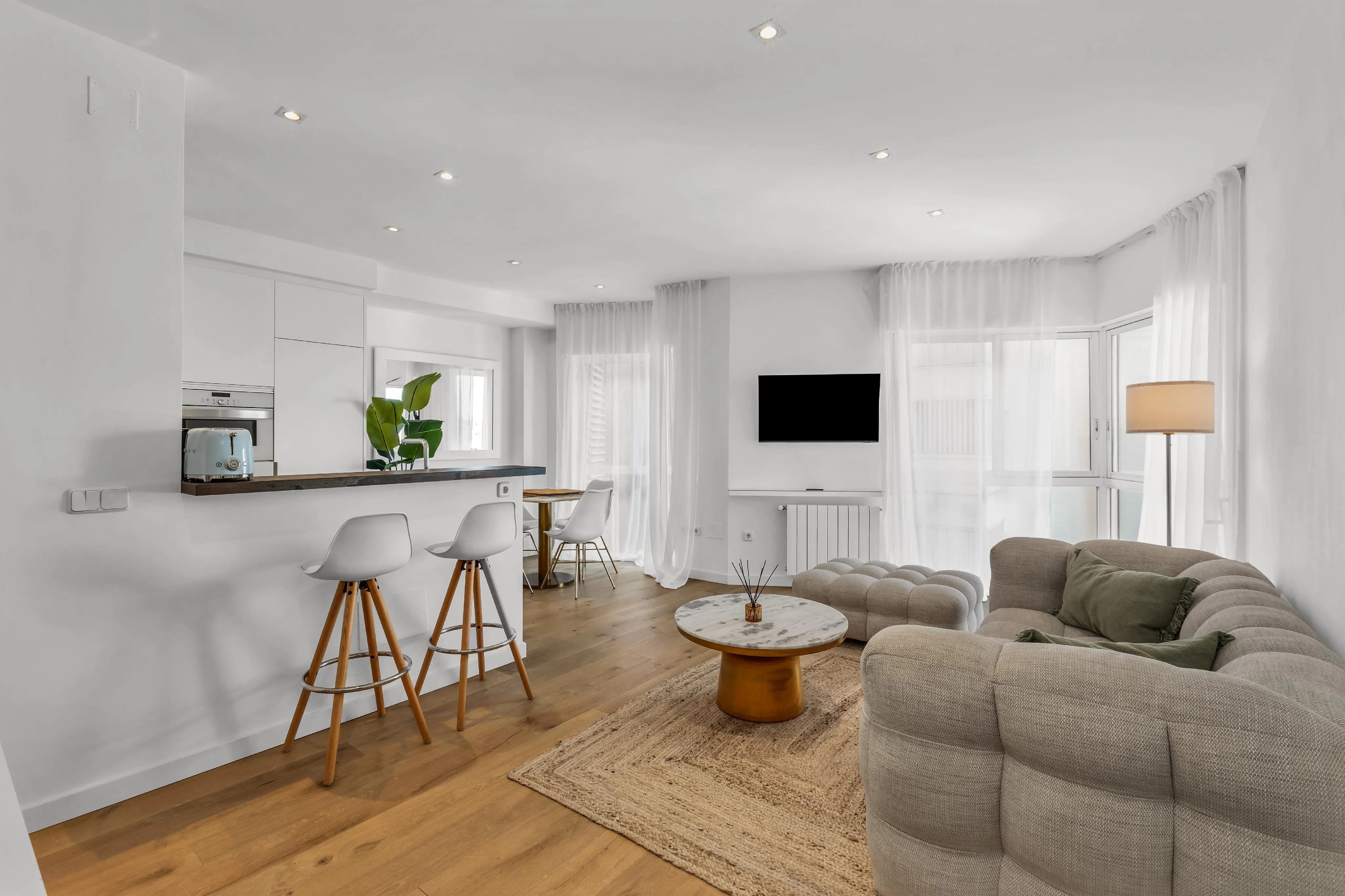 First sealine apartment on the Paseo Maritimo with views of the cathedral-2