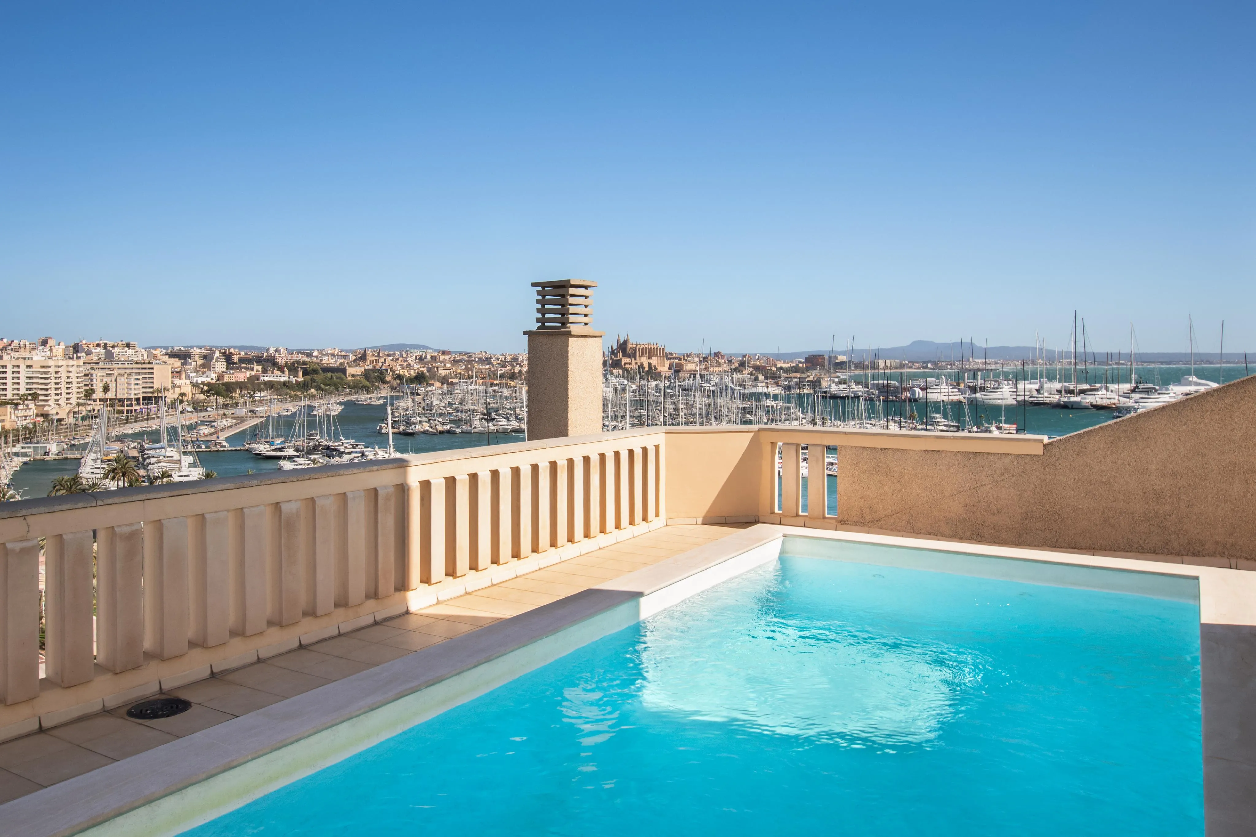 First sealine apartment on the Paseo Maritimo with views of the cathedral-1