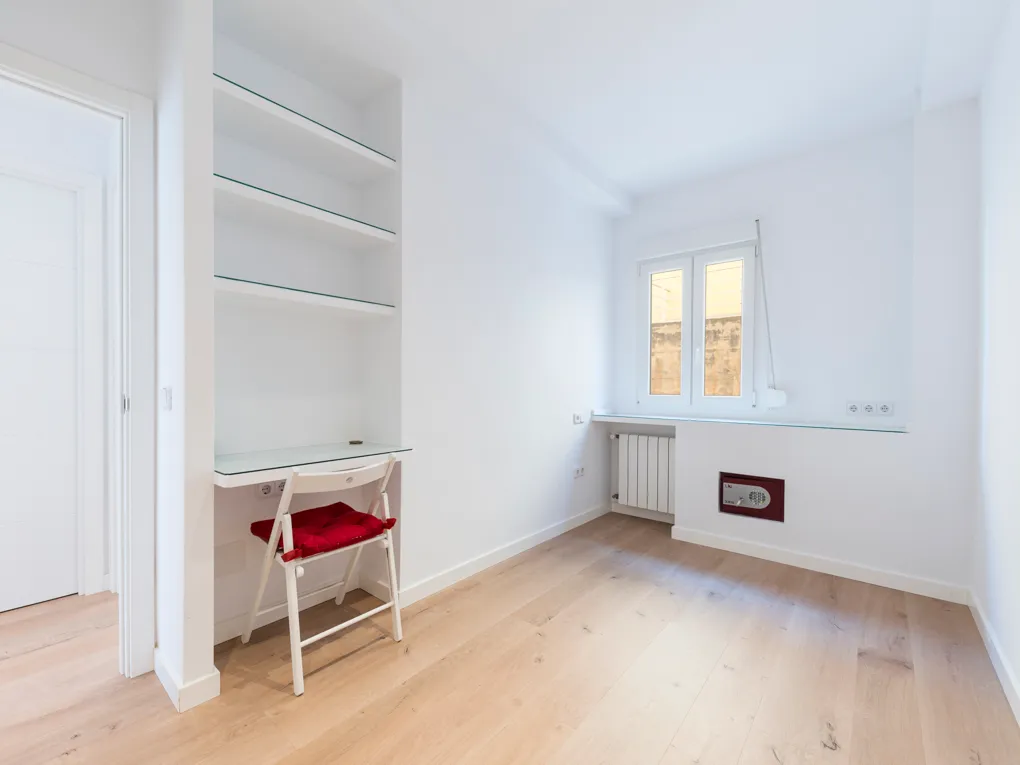 First sealine apartment on the Paseo Maritimo with views of the cathedral-6