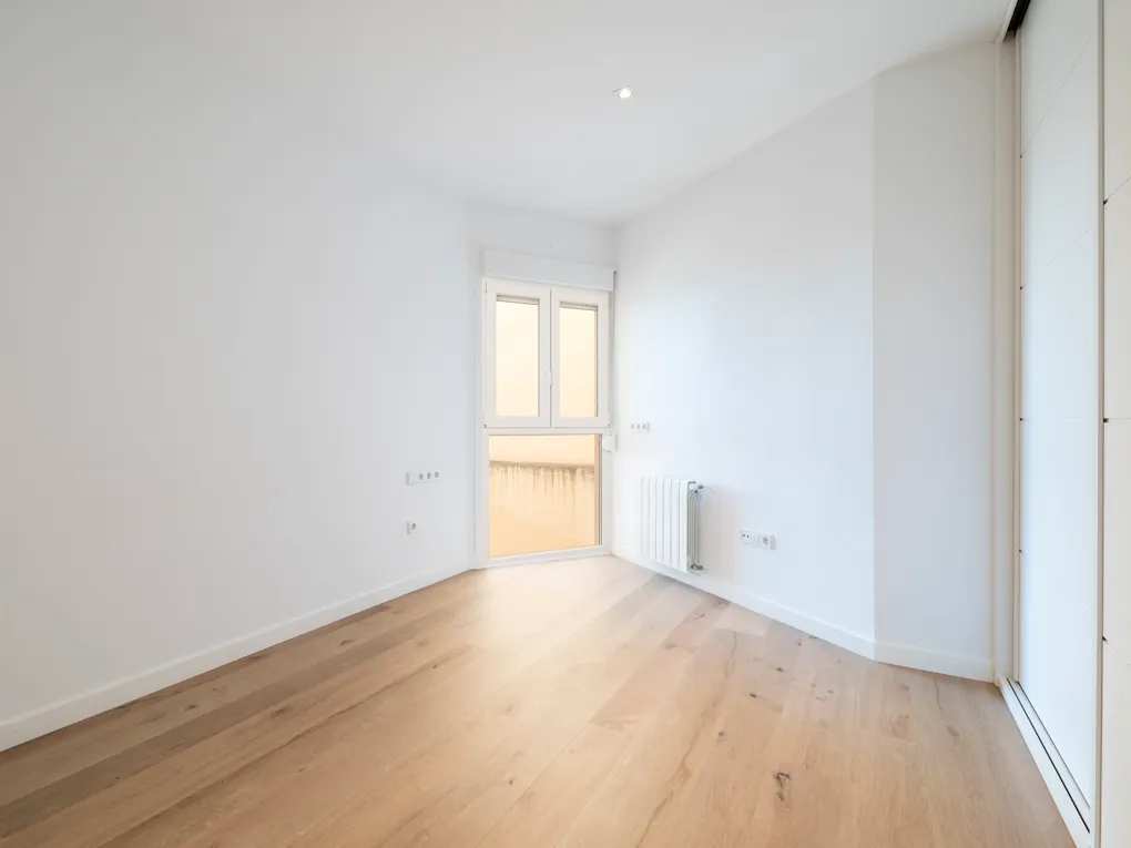 First sealine apartment on the Paseo Maritimo with views of the cathedral-8