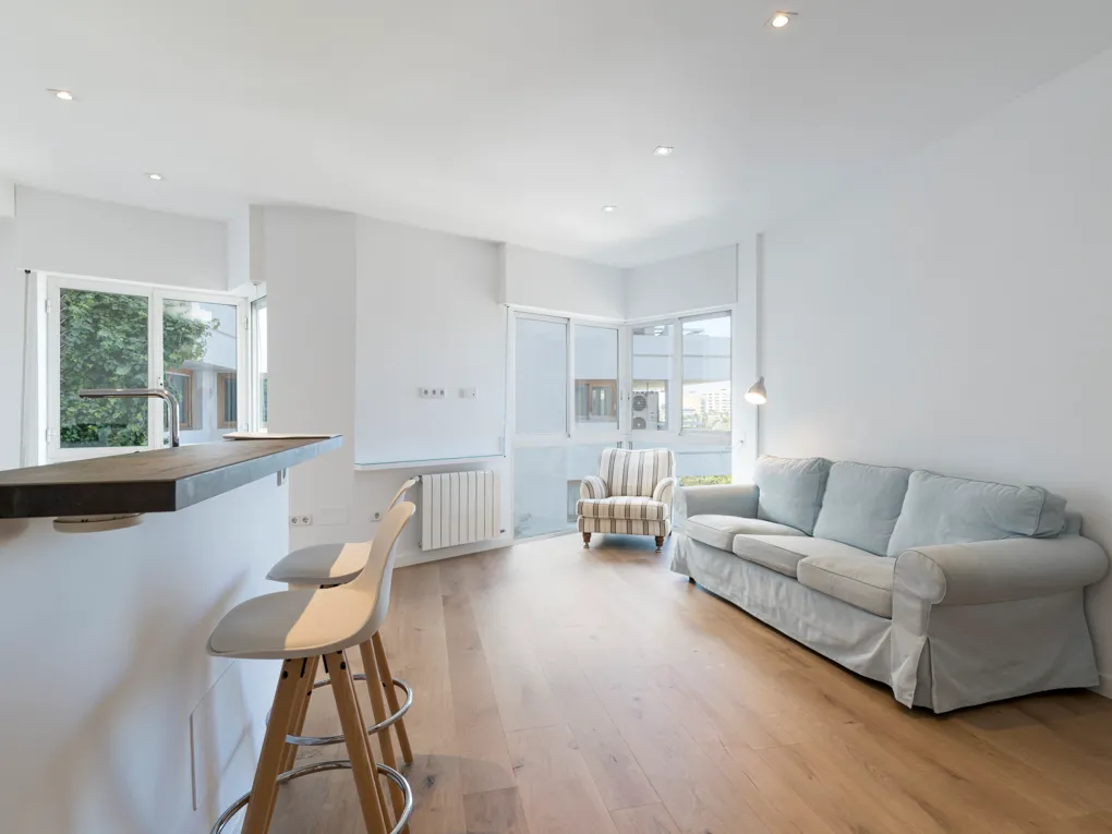 First sealine apartment on the Paseo Maritimo with views of the cathedral-3