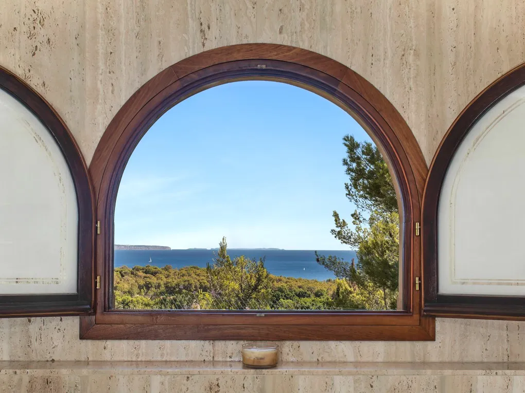 Amplia villa mediterránea con vistas al mar-22