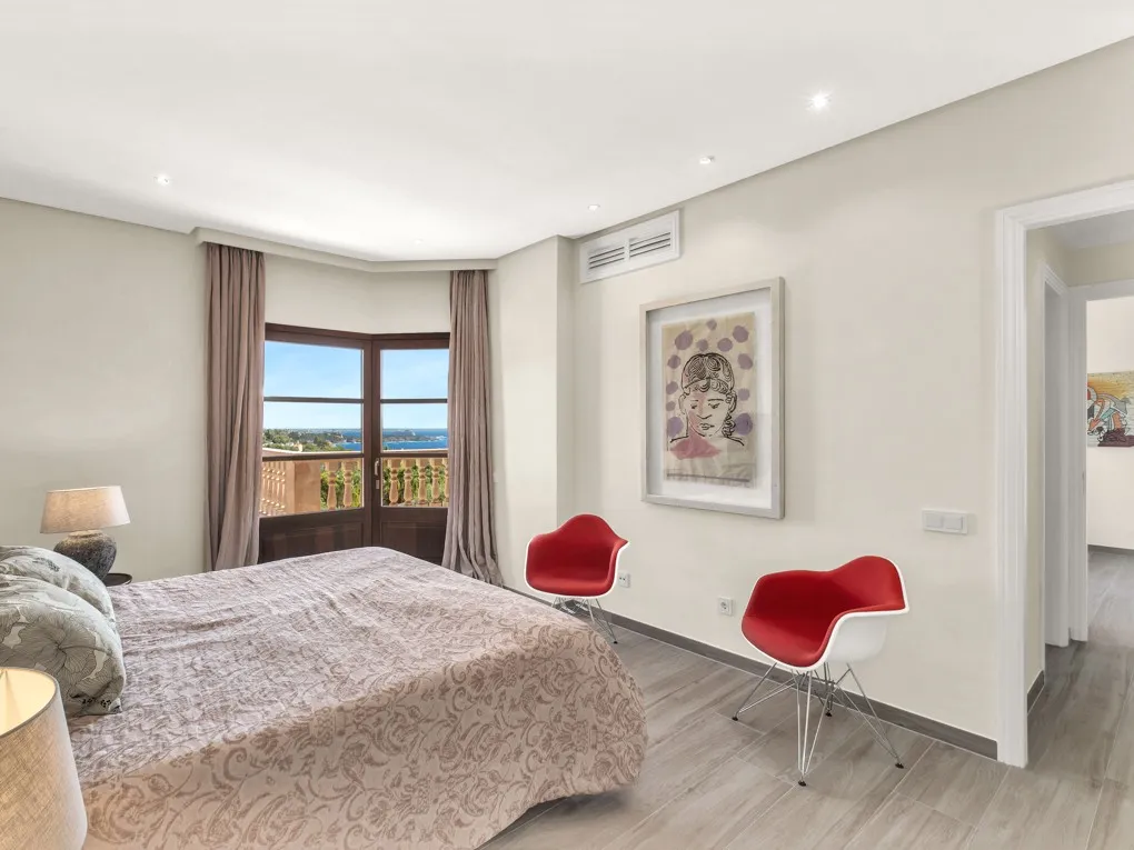 Amplia villa mediterránea con vistas al mar-17