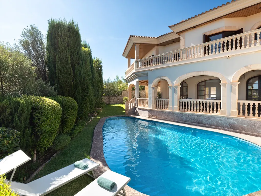 Amplia villa mediterránea con vistas al mar-1