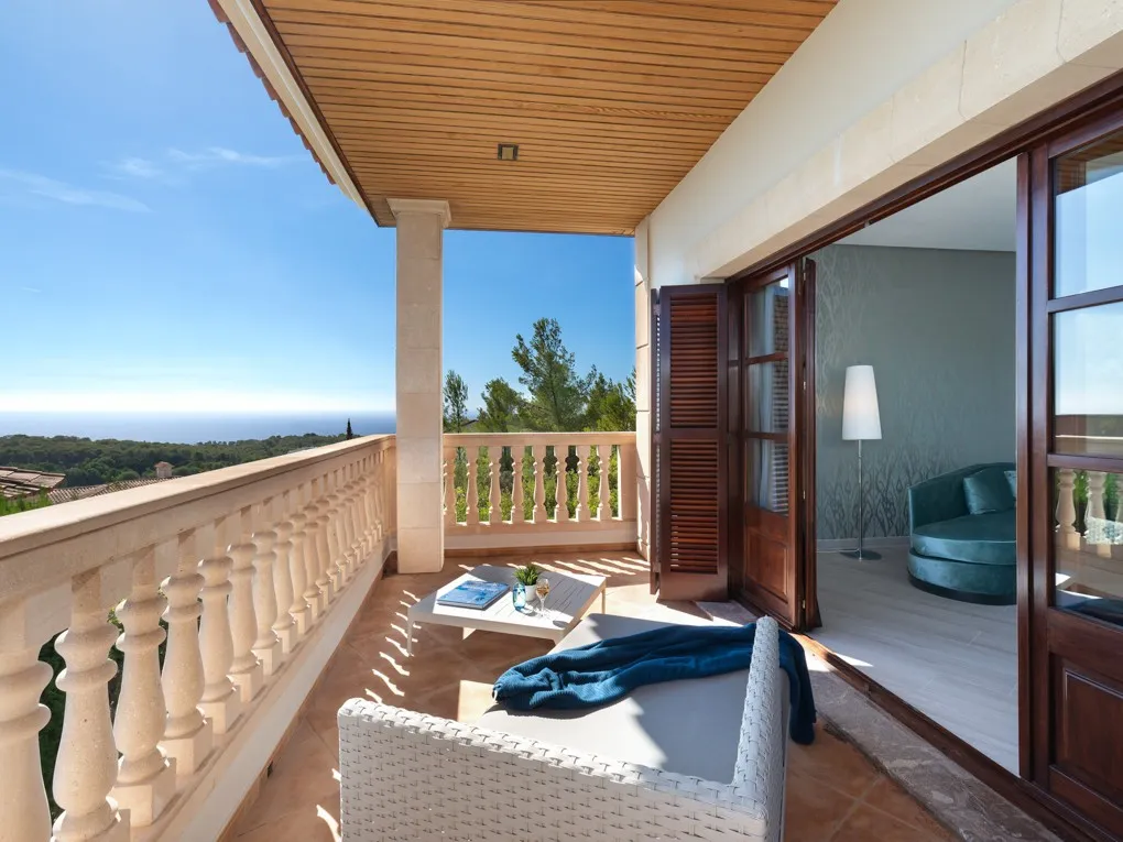 Amplia villa mediterránea con vistas al mar-11