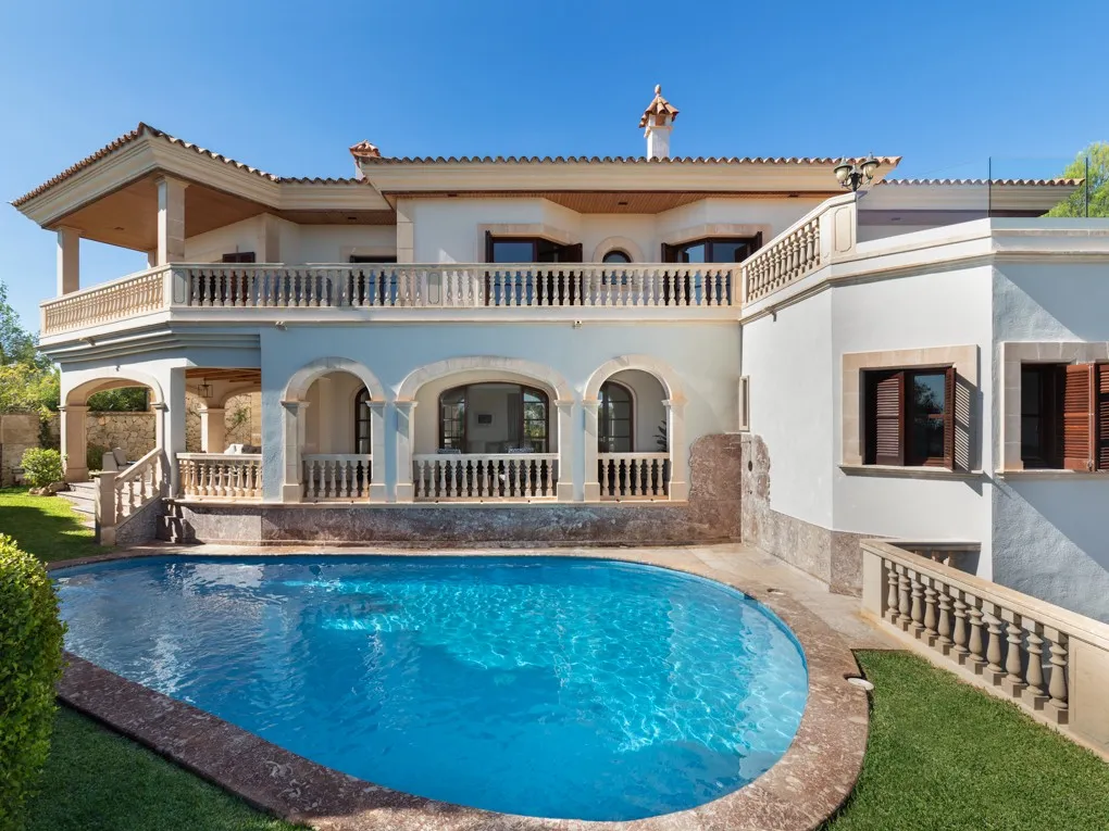 Amplia villa mediterránea con vistas al mar-25