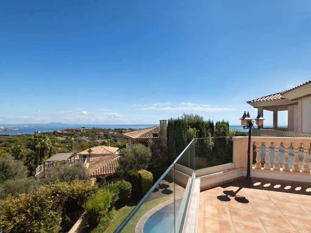 Amplia villa mediterránea con vistas al mar-19
