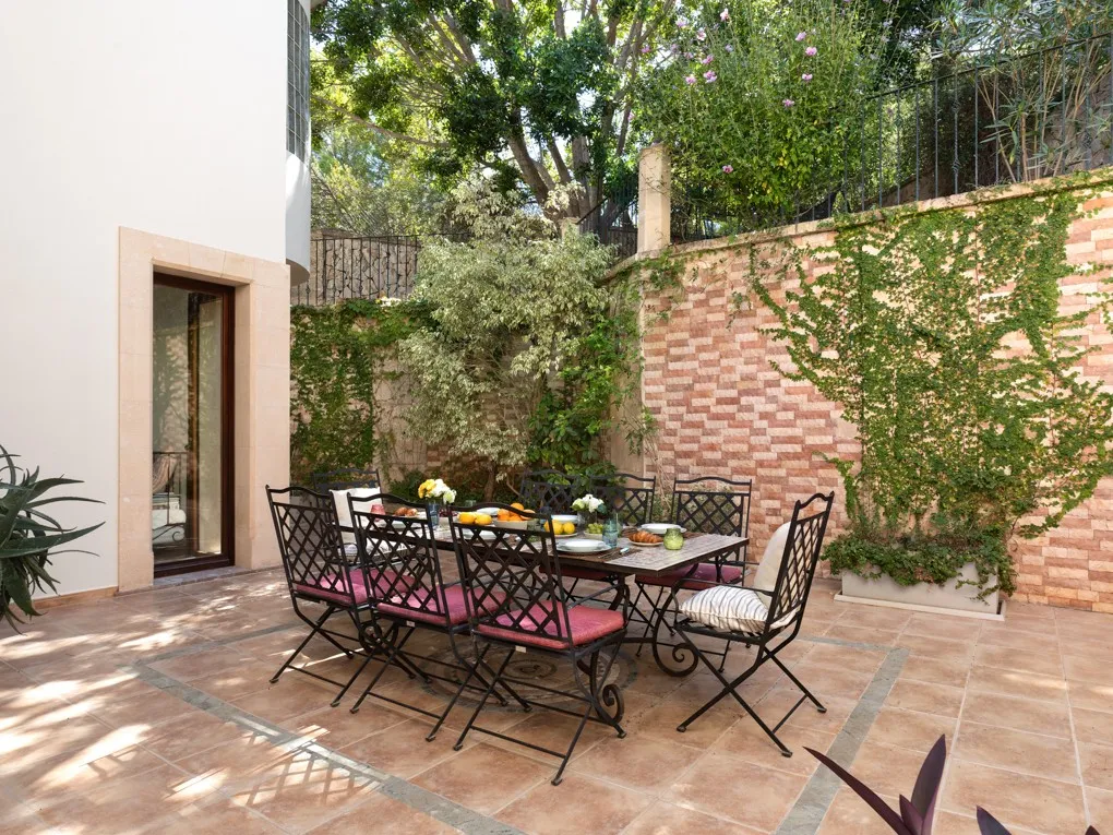 Amplia villa mediterránea con vistas al mar-10