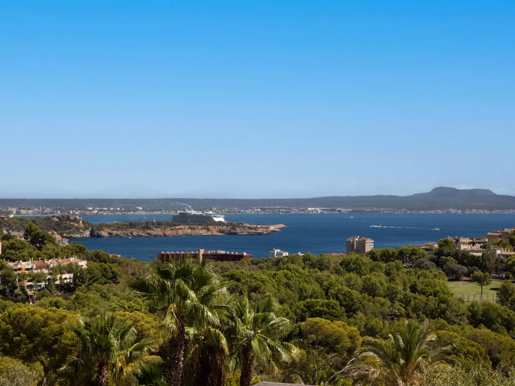 Amplia villa mediterránea con vistas al mar-12