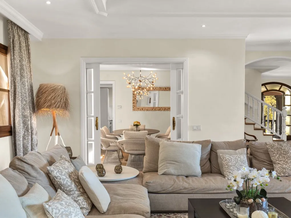 Amplia villa mediterránea con vistas al mar-4