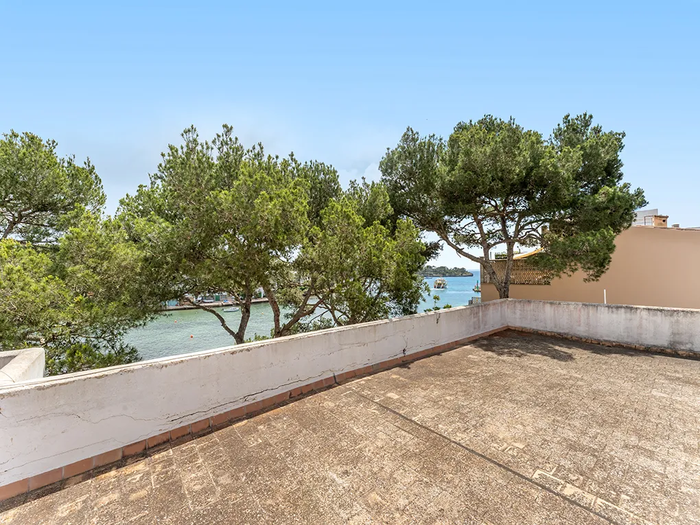 Charming house in 1st sea line to renovate-12