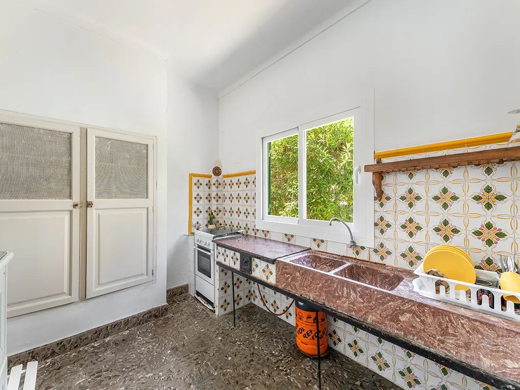 Charming house in 1st sea line to renovate-6