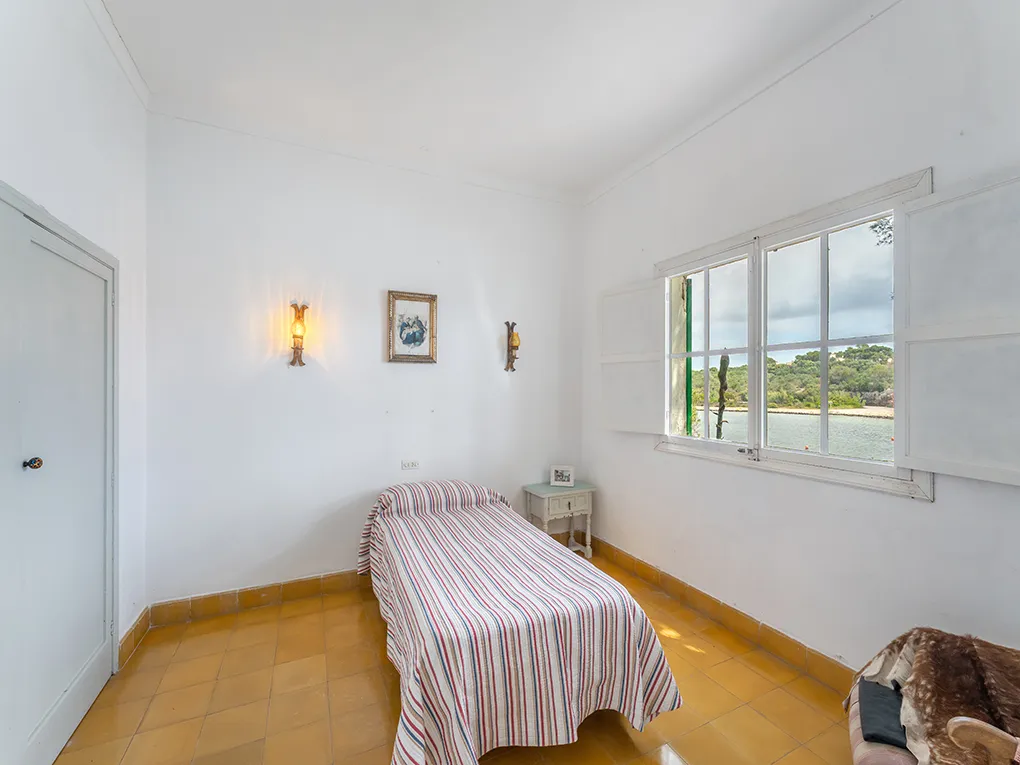 Charming house in 1st sea line to renovate-11