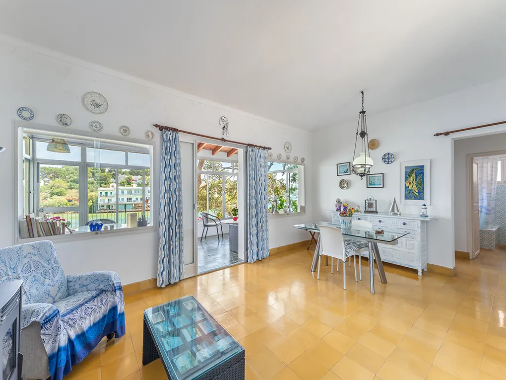 Charming house in 1st sea line to renovate-4