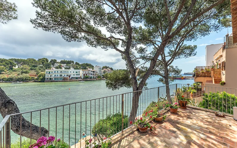 Charming house in 1st sea line to renovate