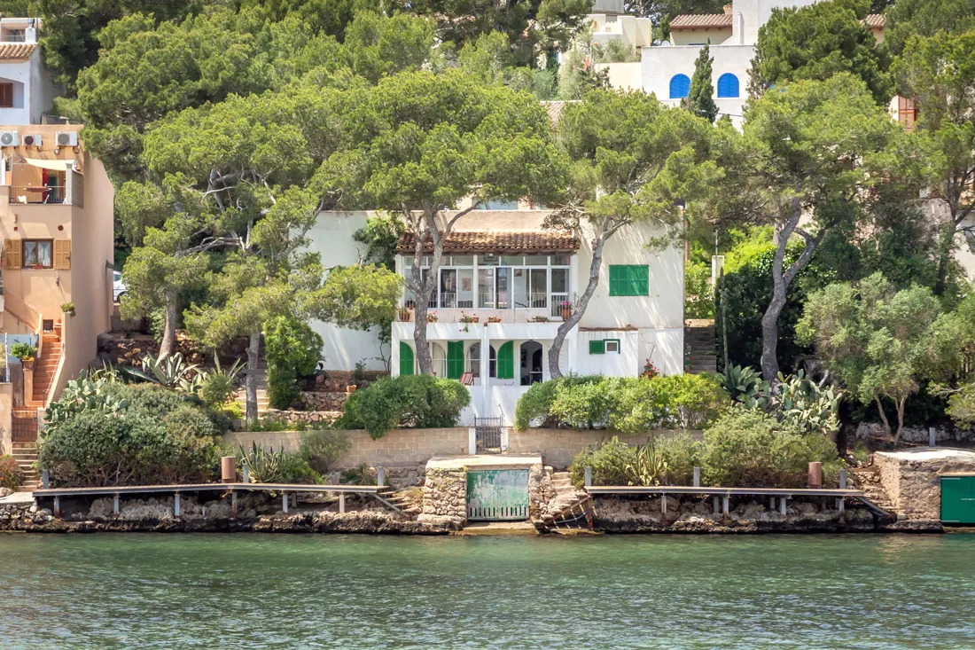 Charming house in 1st sea line to renovate-2