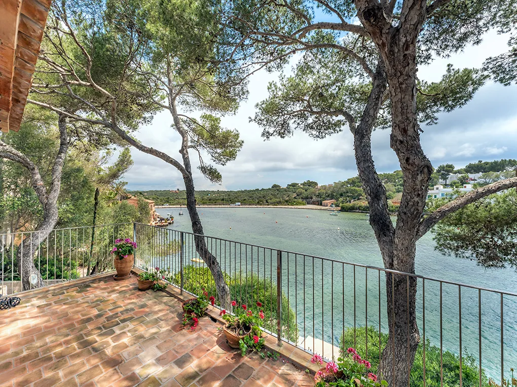 Charming house in 1st sea line to renovate-10