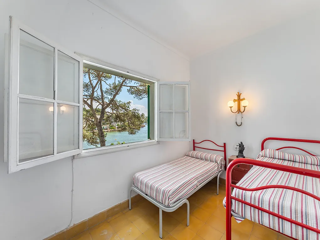 Charming house in 1st sea line to renovate-7