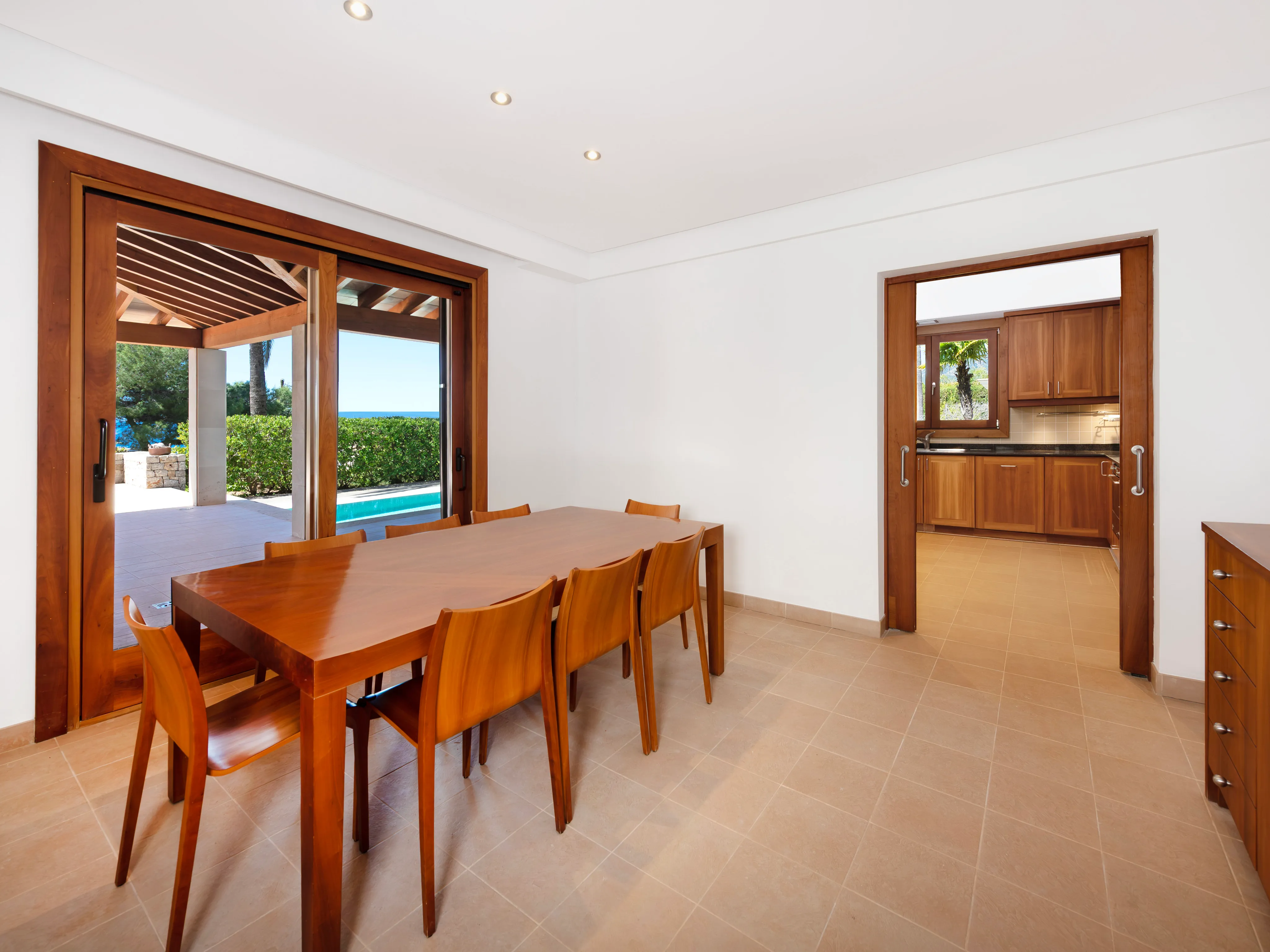 Exclusivité et tranquillité à Old Bendinat : une retraite luxueuse au bord de la Méditerranée-4