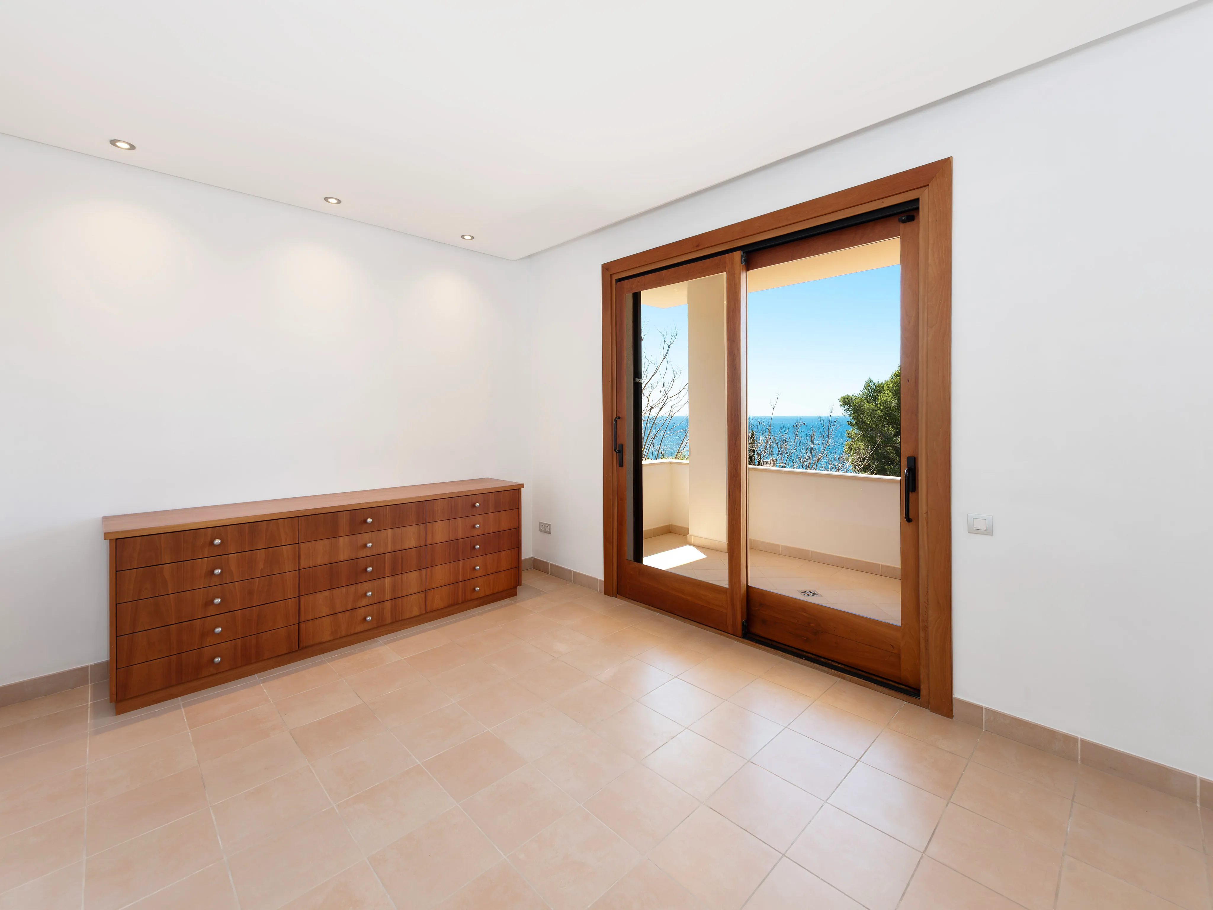 Exclusivité et tranquillité à Old Bendinat : une retraite luxueuse au bord de la Méditerranée-9