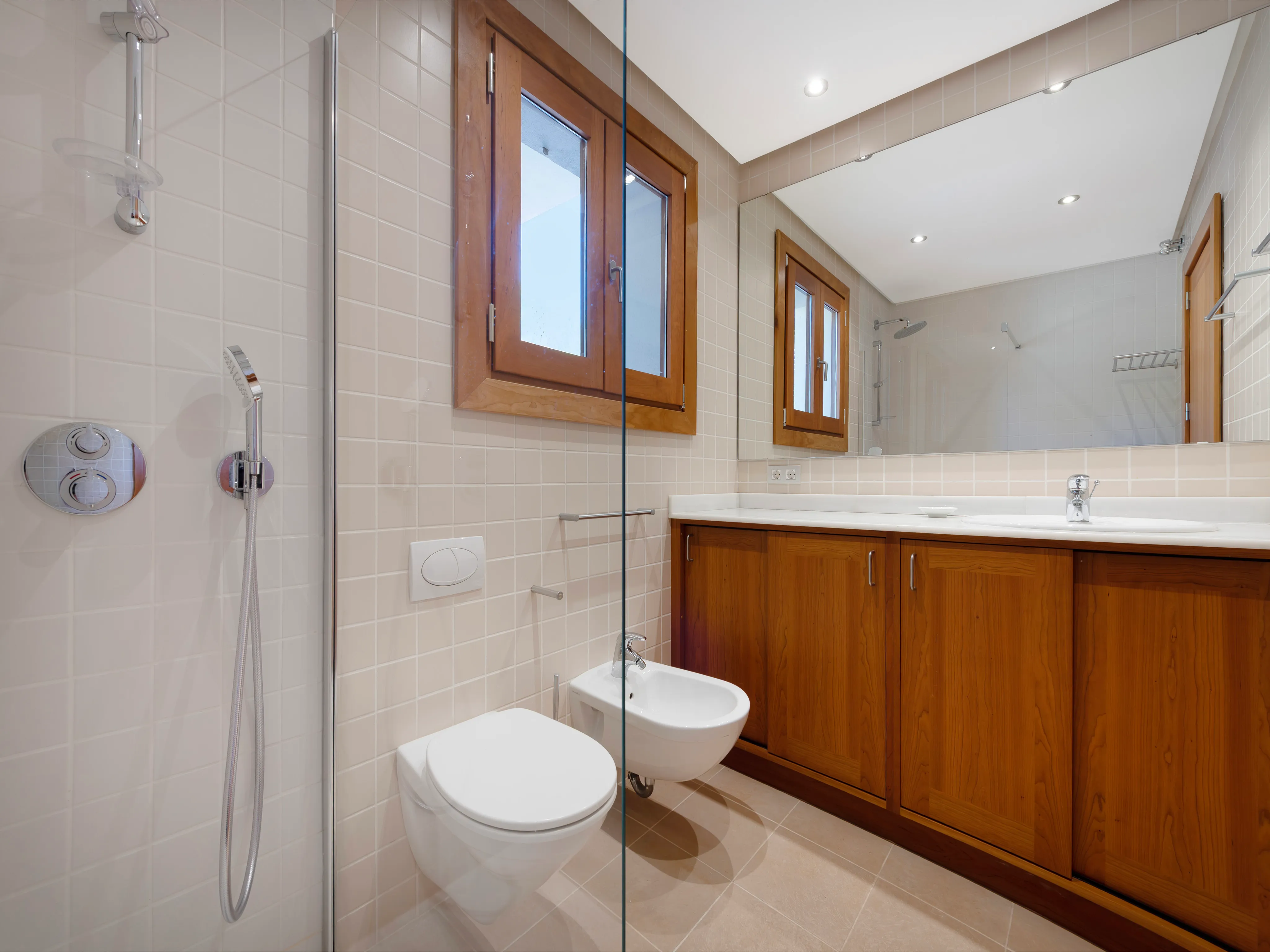 Exclusivité et tranquillité à Old Bendinat : une retraite luxueuse au bord de la Méditerranée-10