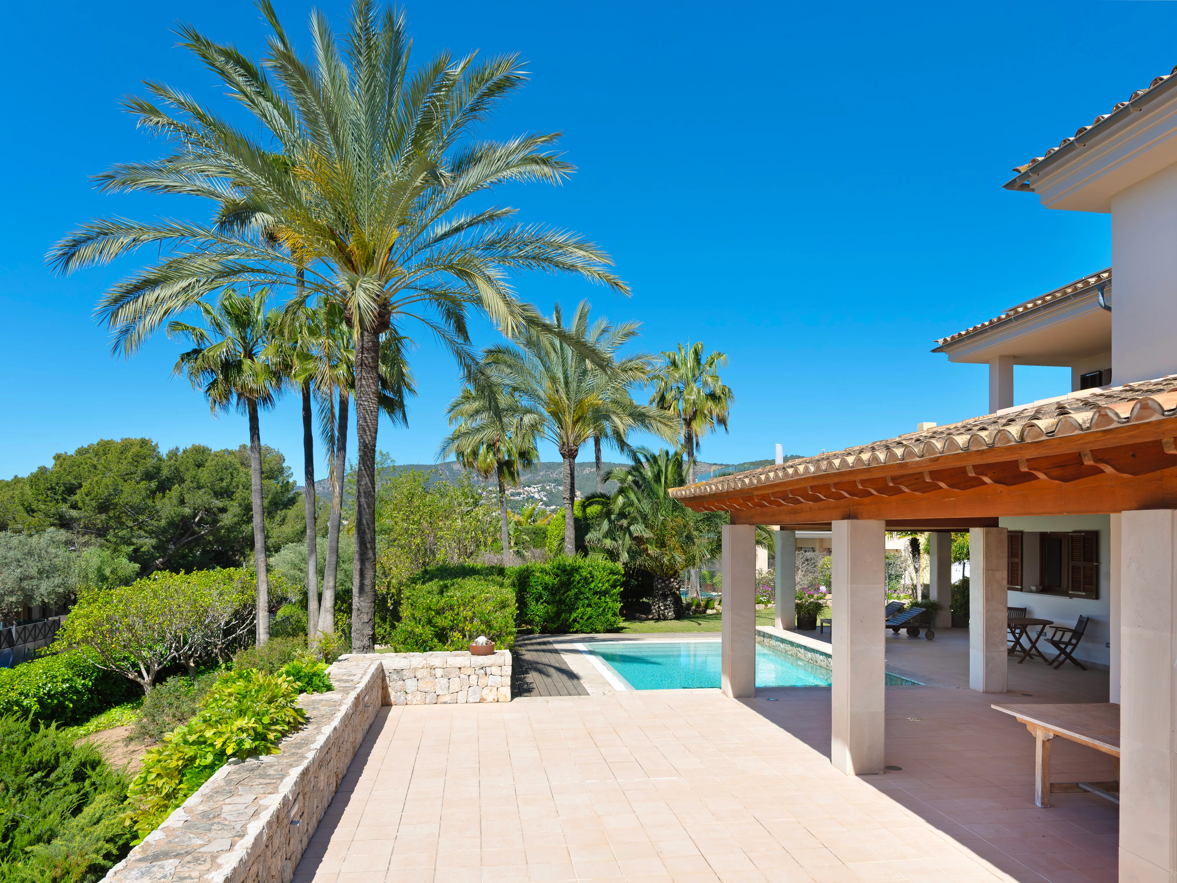 Exclusivité et tranquillité à Old Bendinat : une retraite luxueuse au bord de la Méditerranée-21