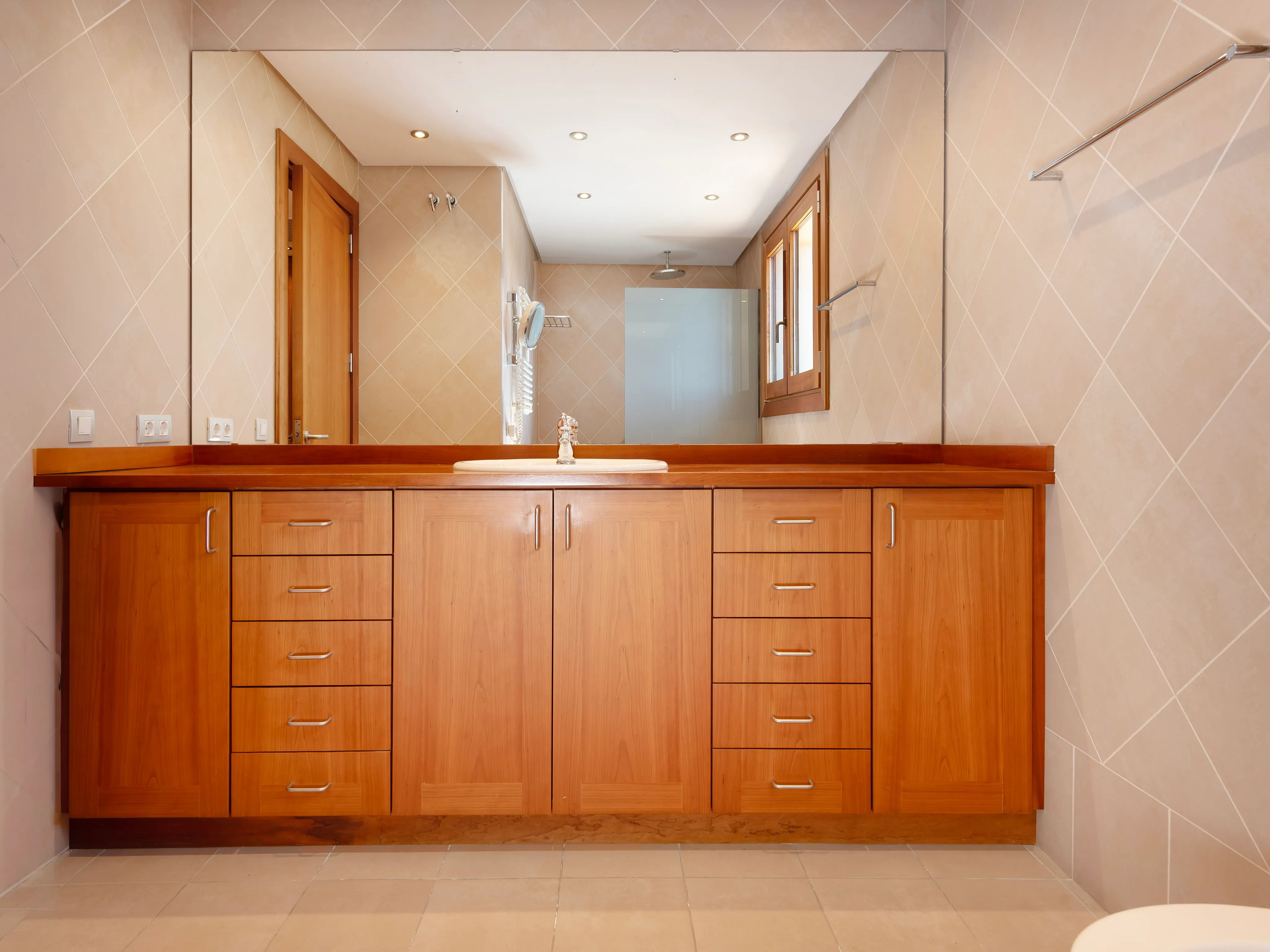 Exclusivité et tranquillité à Old Bendinat : une retraite luxueuse au bord de la Méditerranée-15