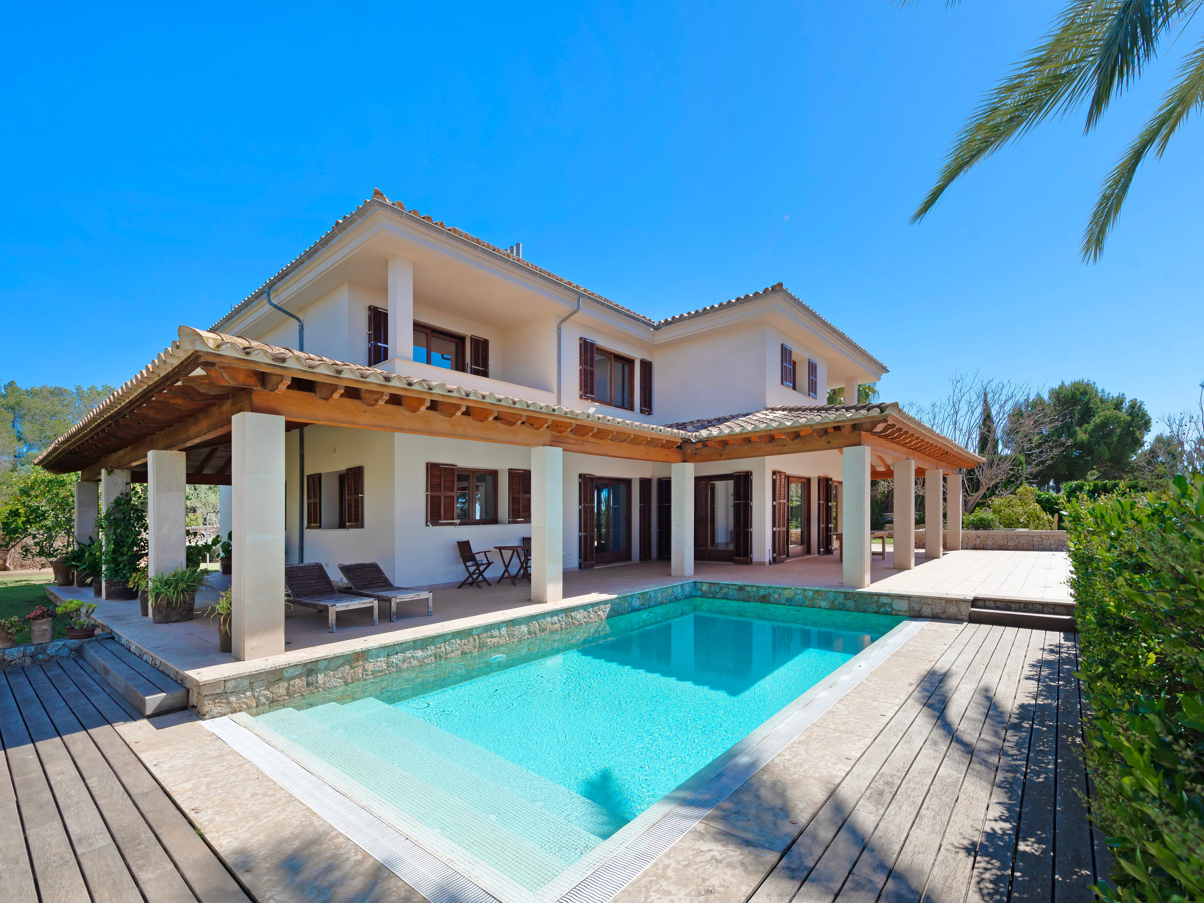 Exclusivité et tranquillité à Old Bendinat : une retraite luxueuse au bord de la Méditerranée-1