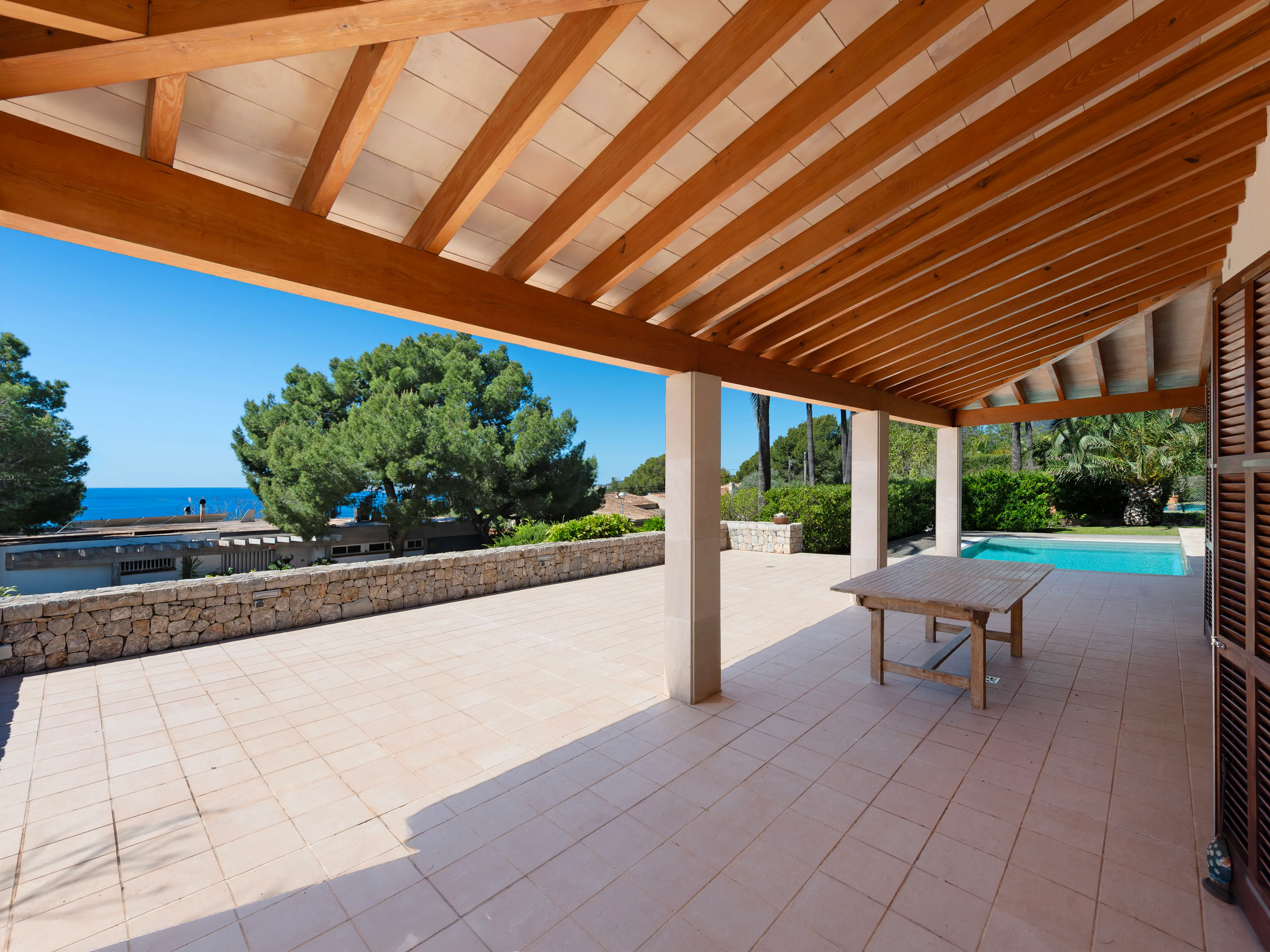 Exclusivité et tranquillité à Old Bendinat : une retraite luxueuse au bord de la Méditerranée-17