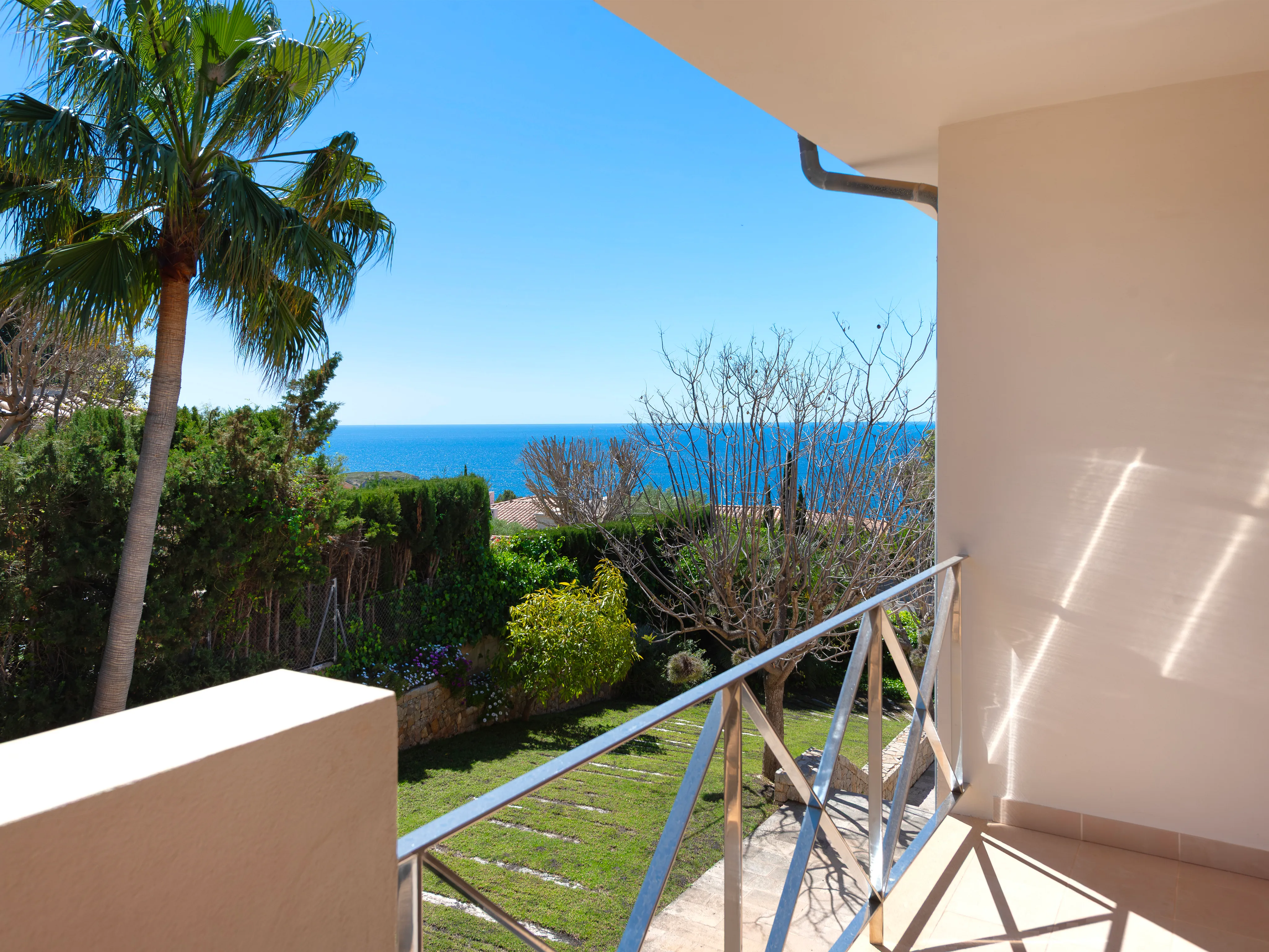 Exclusivité et tranquillité à Old Bendinat : une retraite luxueuse au bord de la Méditerranée-18