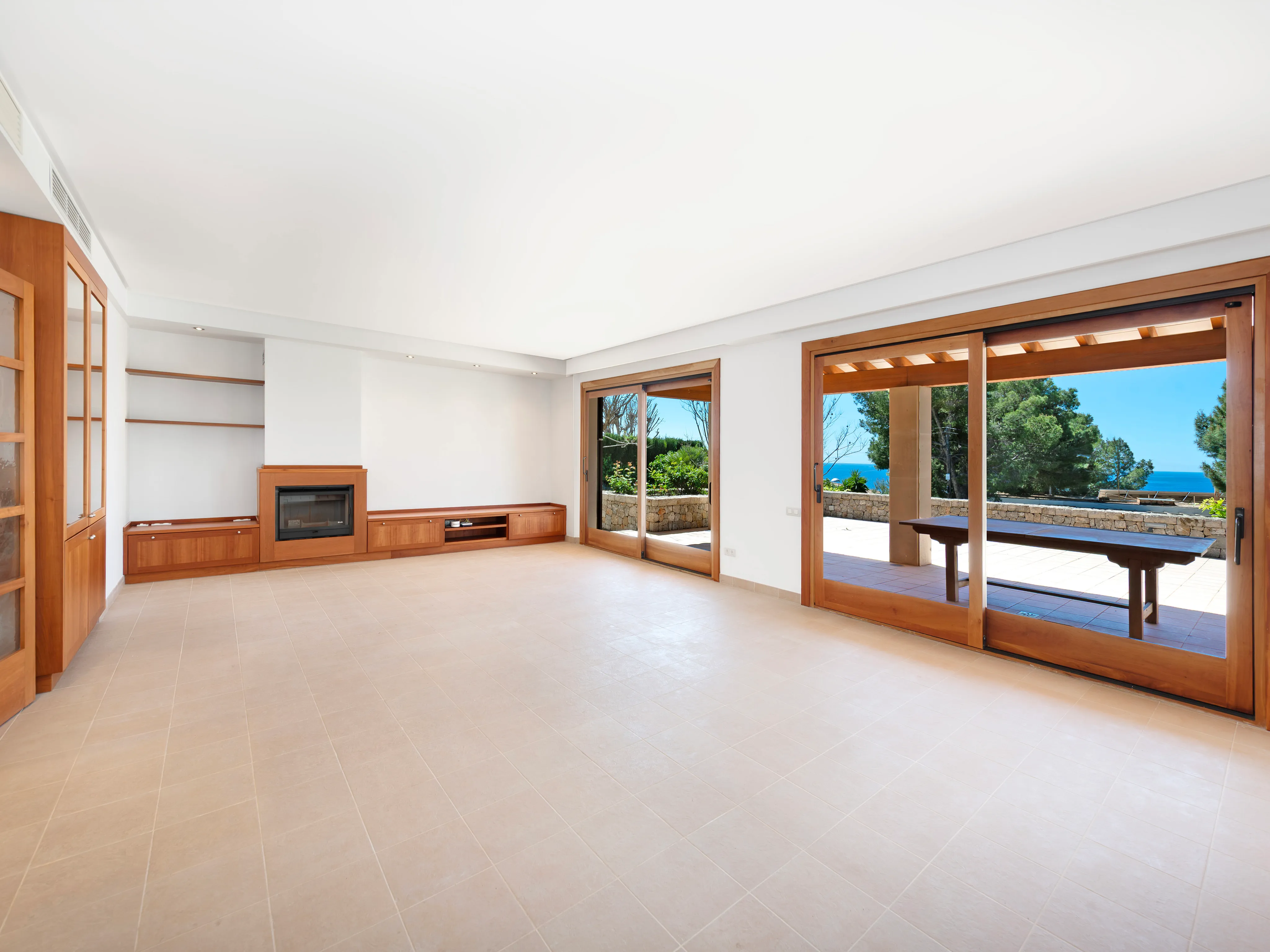 Exclusivité et tranquillité à Old Bendinat : une retraite luxueuse au bord de la Méditerranée-3