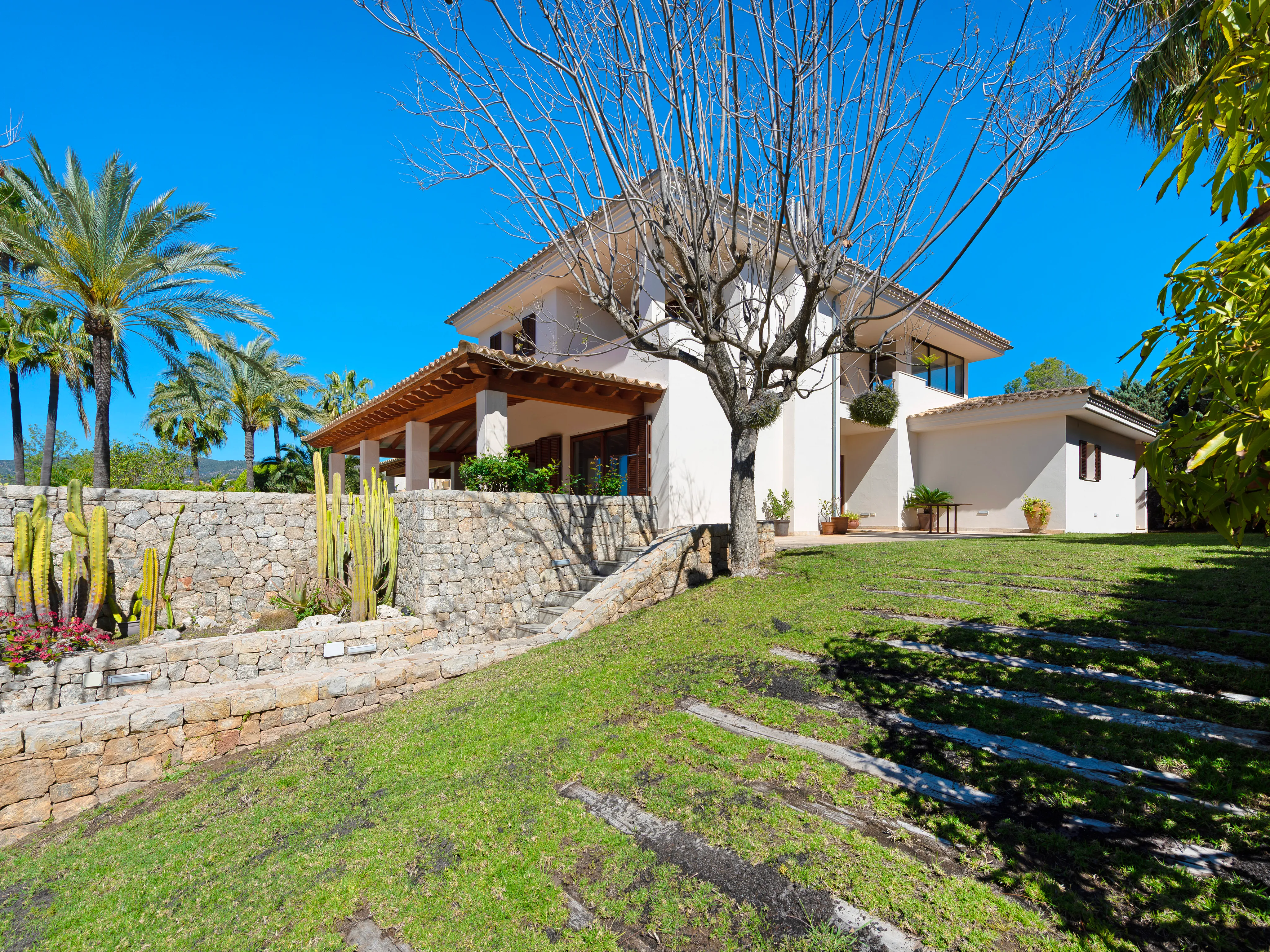 Exclusivité et tranquillité à Old Bendinat : une retraite luxueuse au bord de la Méditerranée-24