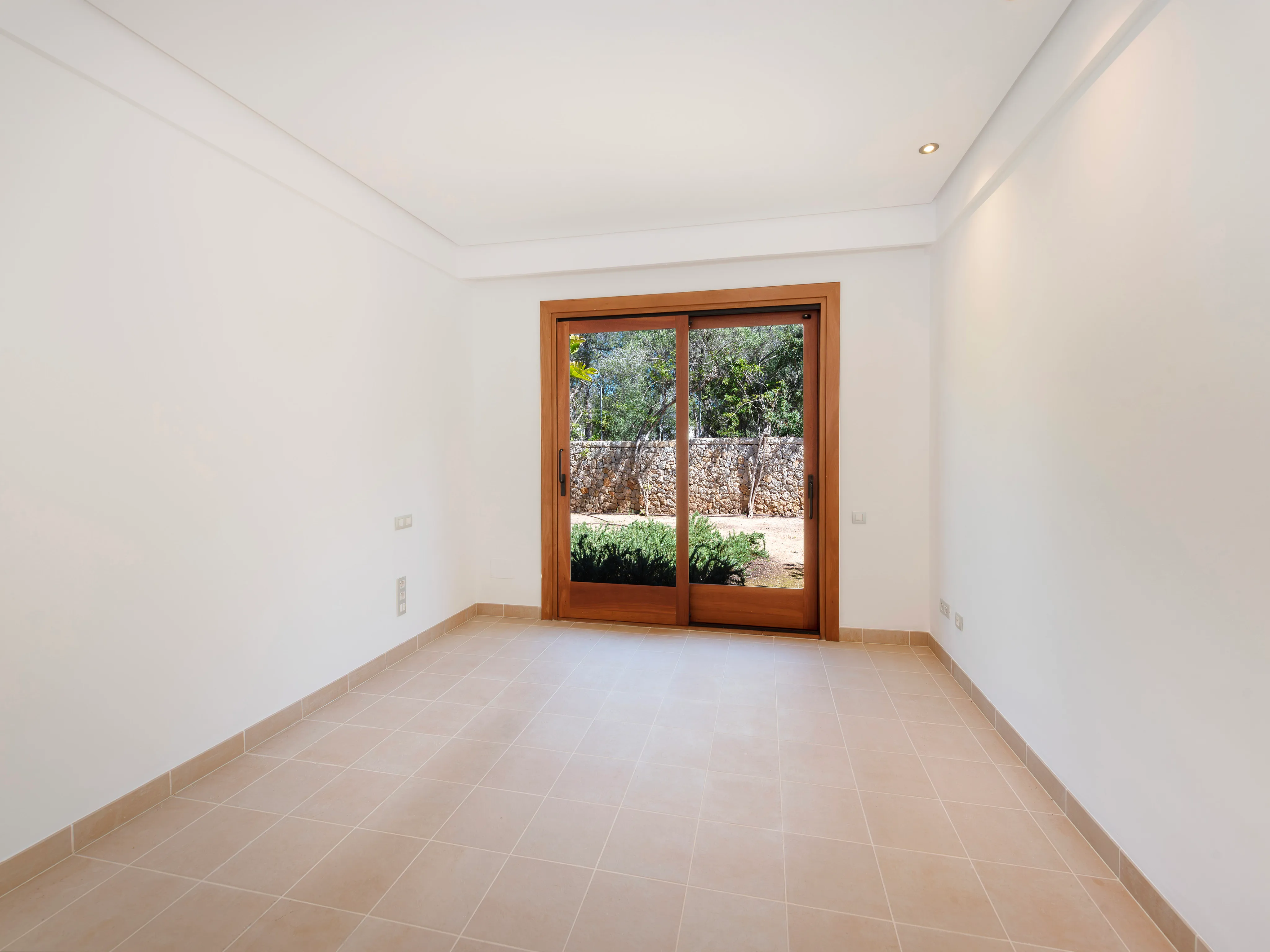 Exclusivité et tranquillité à Old Bendinat : une retraite luxueuse au bord de la Méditerranée-11